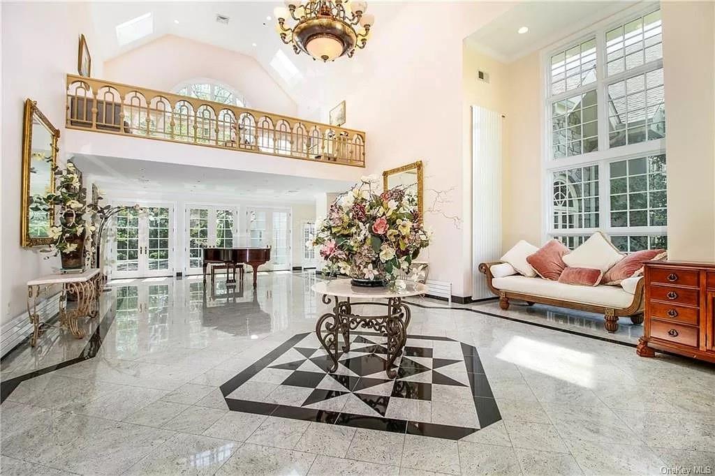 2 High Point Terrace, Scarsdale, NY 10583