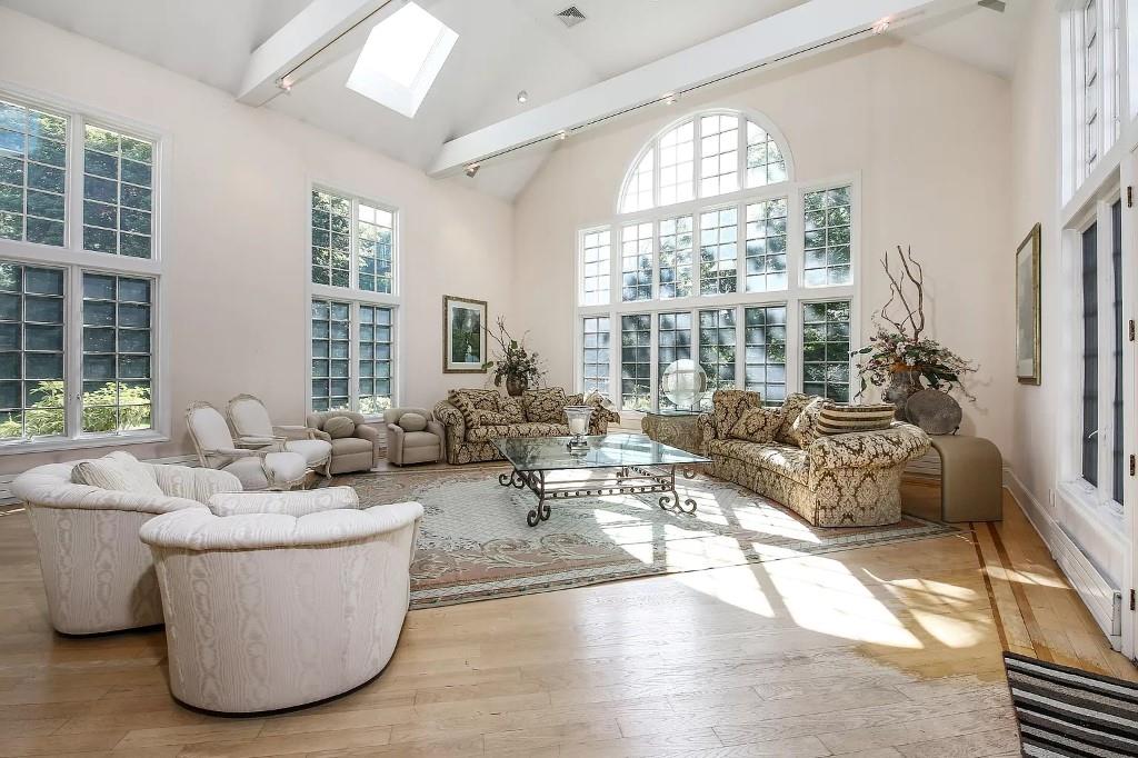 2 High Point Terrace, Scarsdale, NY 10583