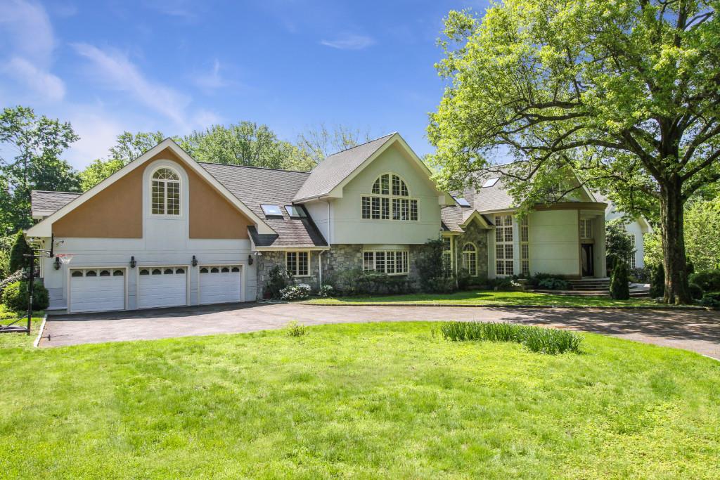 2 High Point Terrace, Scarsdale, NY 10583