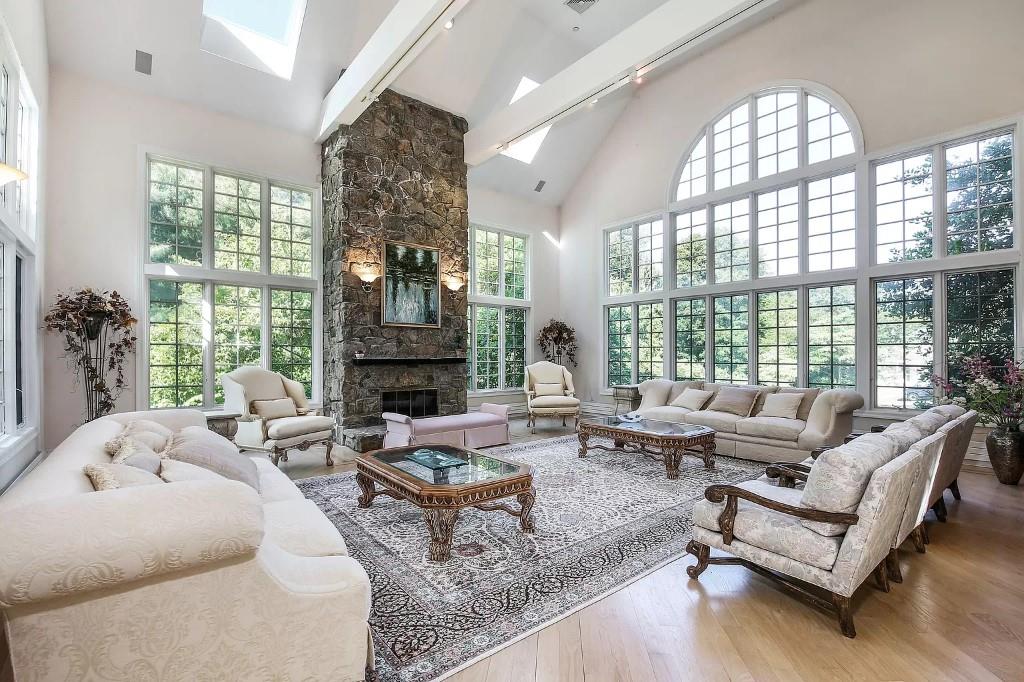 2 High Point Terrace, Scarsdale, NY 10583