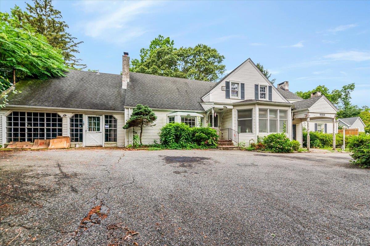 221 Huntington Bay Road, Huntington, NY 11743