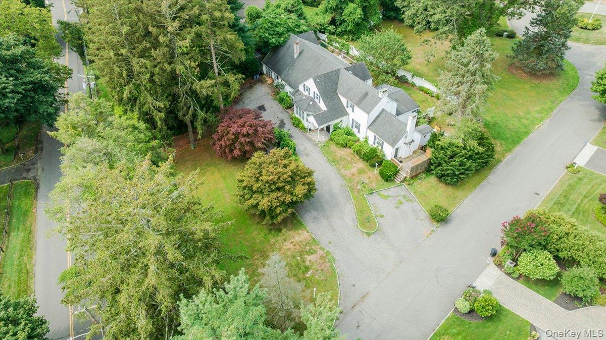 221 Huntington Bay Road, Huntington, NY 11743