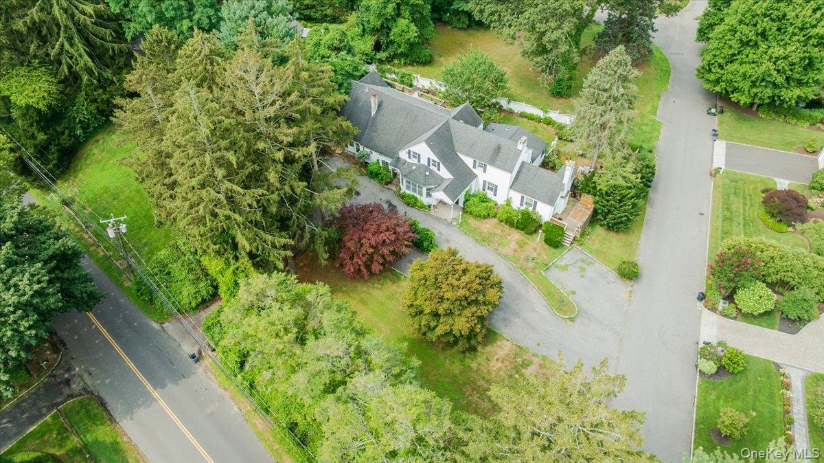 221 Huntington Bay Road, Huntington, NY 11743