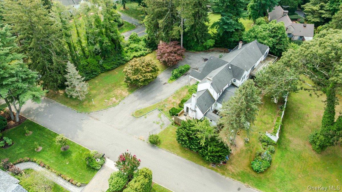 221 Huntington Bay Road, Huntington, NY 11743