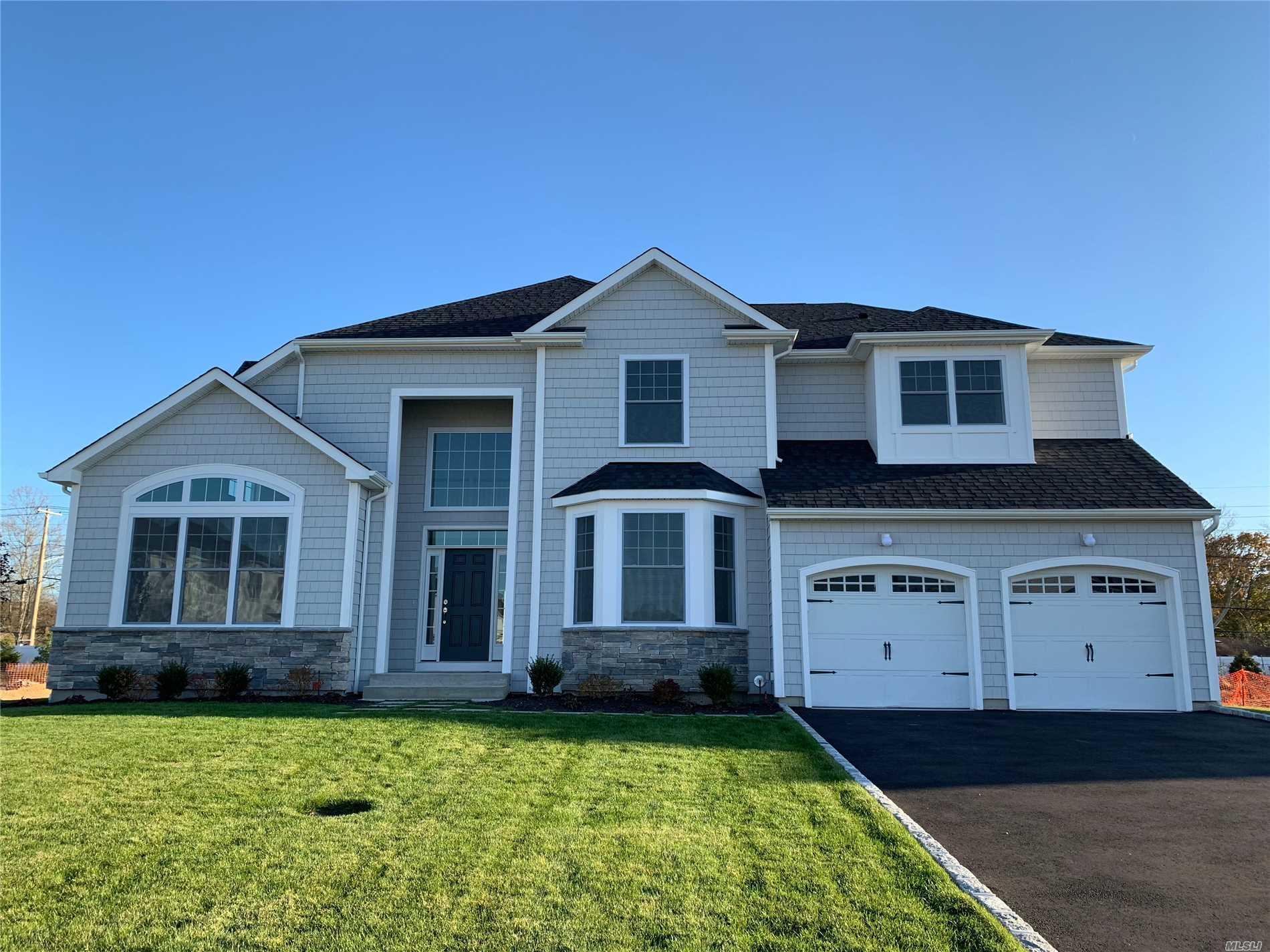 27 Country View Lane, Greenlawn, NY 11740