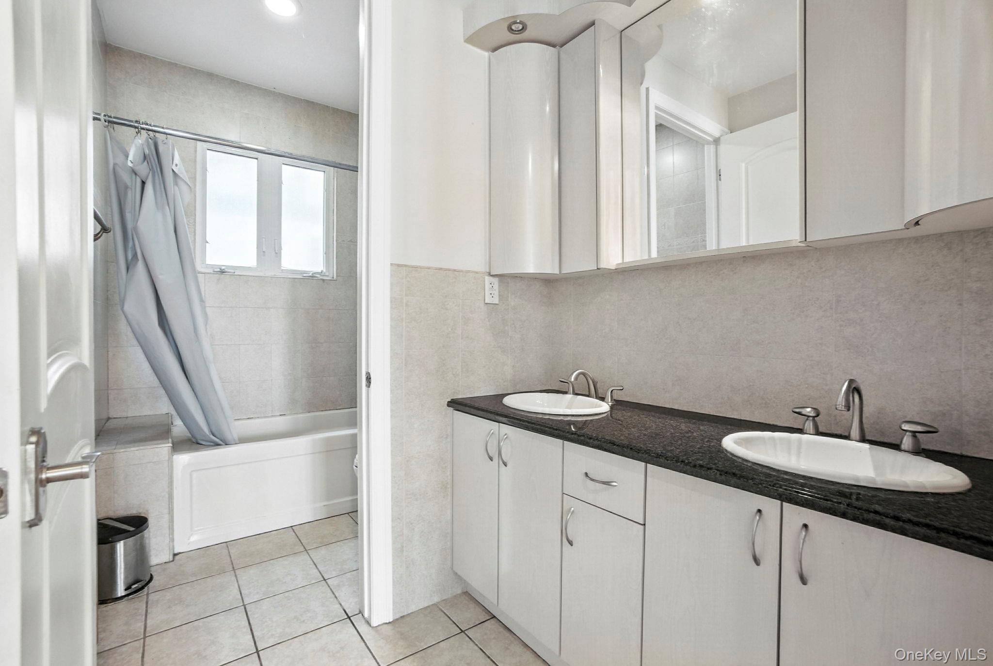 77-16 Kew Forest Lane, Flushing, NY 11375