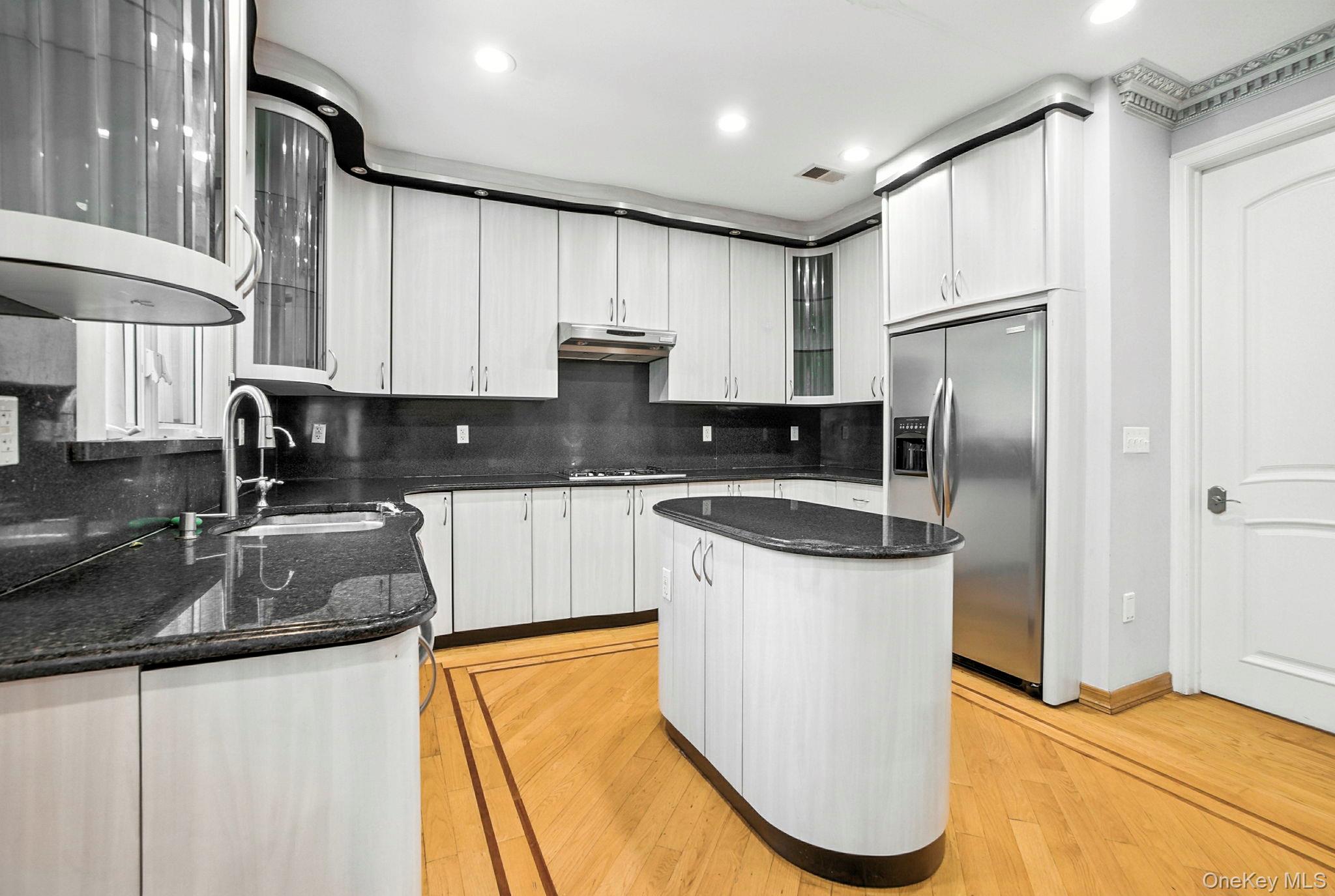 77-16 Kew Forest Lane, Flushing, NY 11375