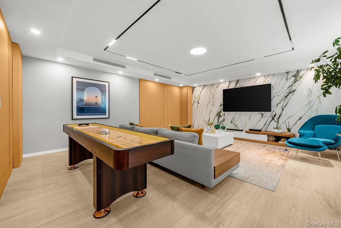 40-22 61st street # 3E, Woodside, NY 11377