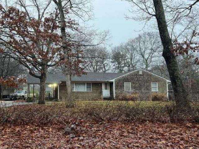 12 CAROLINE Street, Medford, NY 11763