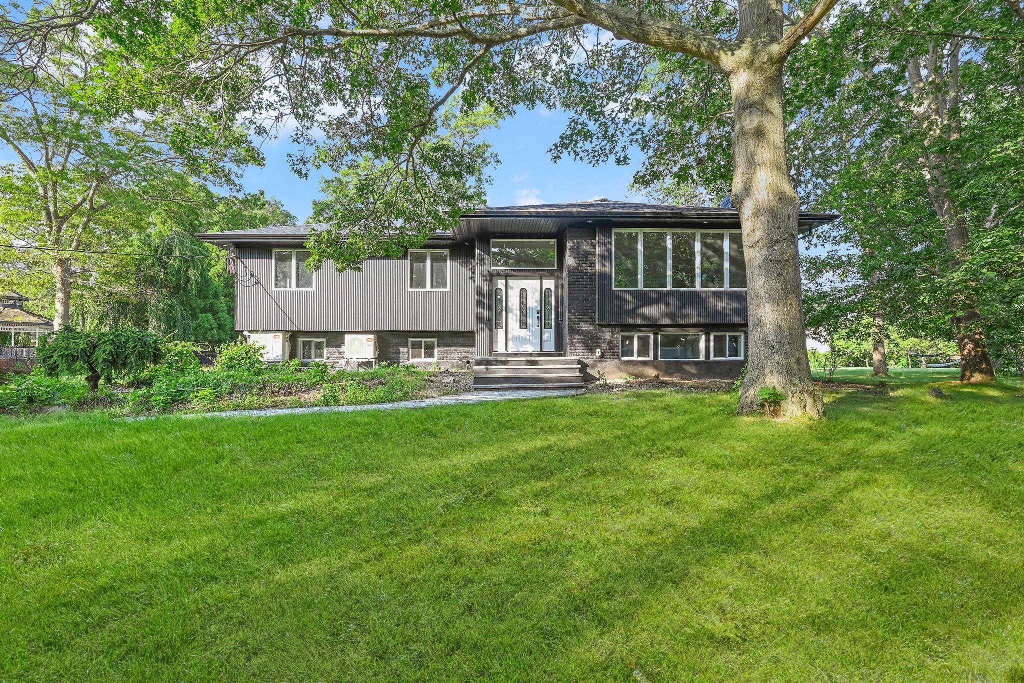 4 Wintergreen Drive, Melville, NY 11747