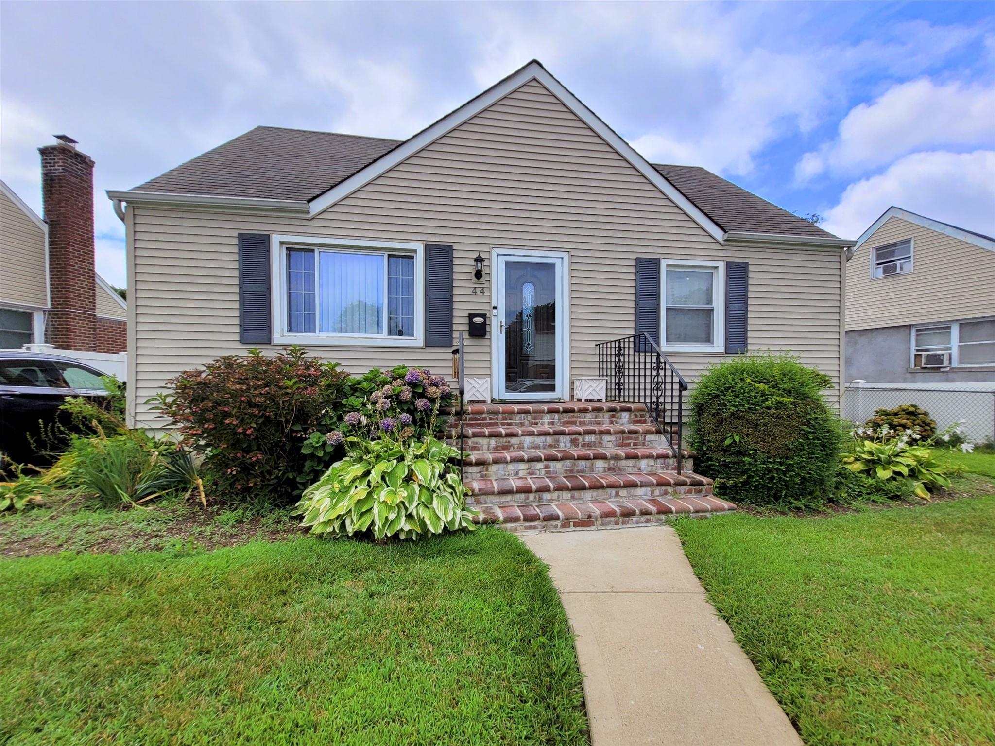 44 Circle Drive, Hempstead, NY 11550