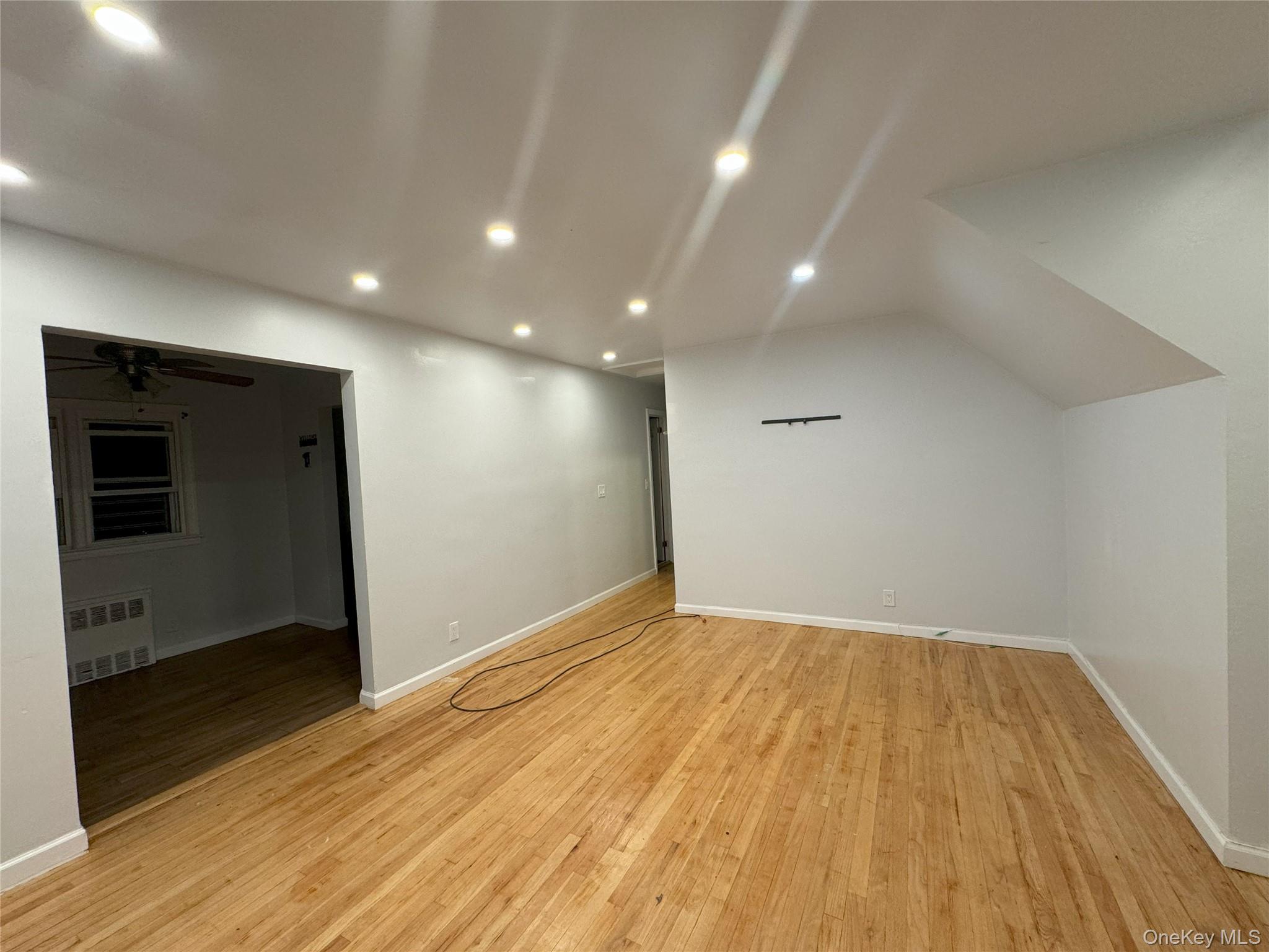 25519 148th Avenue, Rosedale, NY 11422