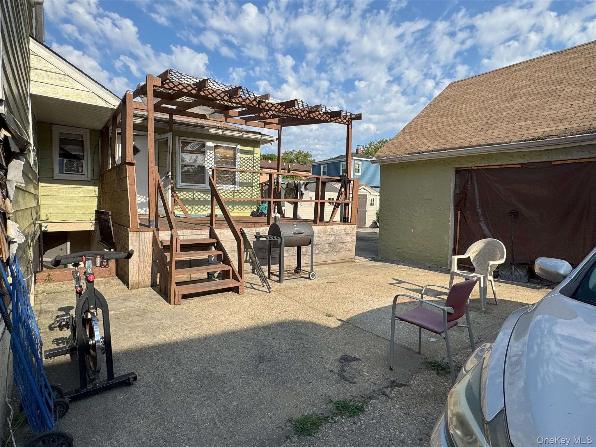 25519 148th Avenue, Rosedale, NY 11422