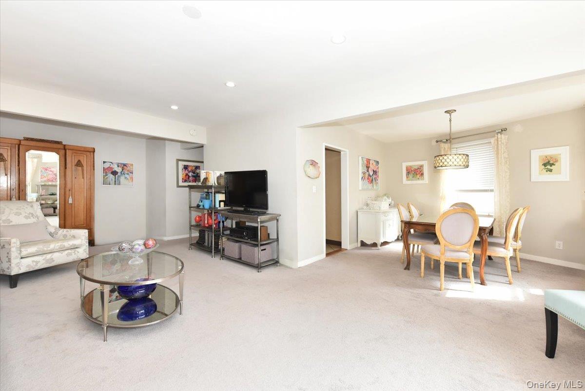 75 S Middle Neck # 4-T, Great Neck, NY 11021