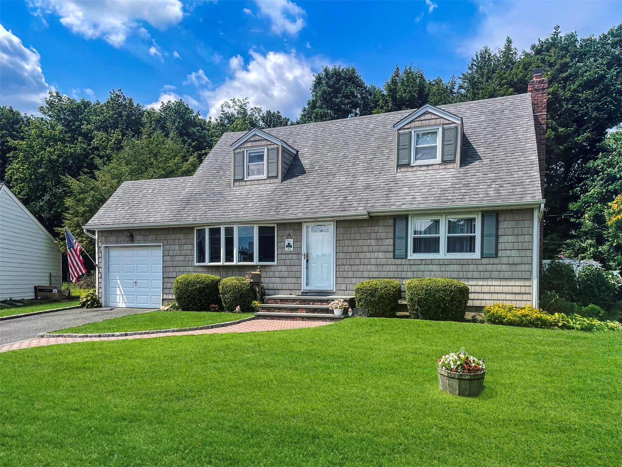 144 Radcliff Drive, East Norwich, NY 11732