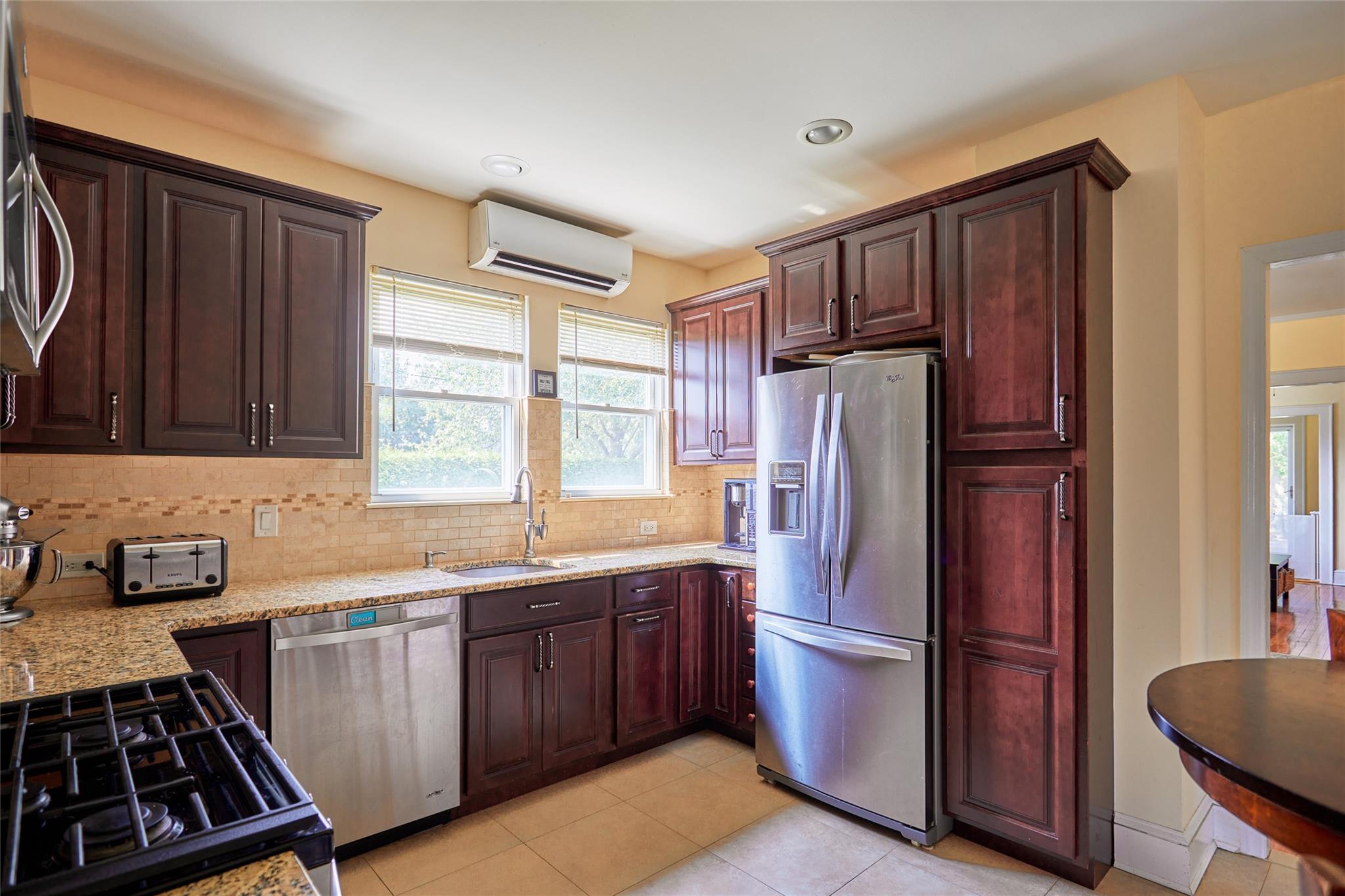 59 Depan Avenue, Floral Park, NY 11001