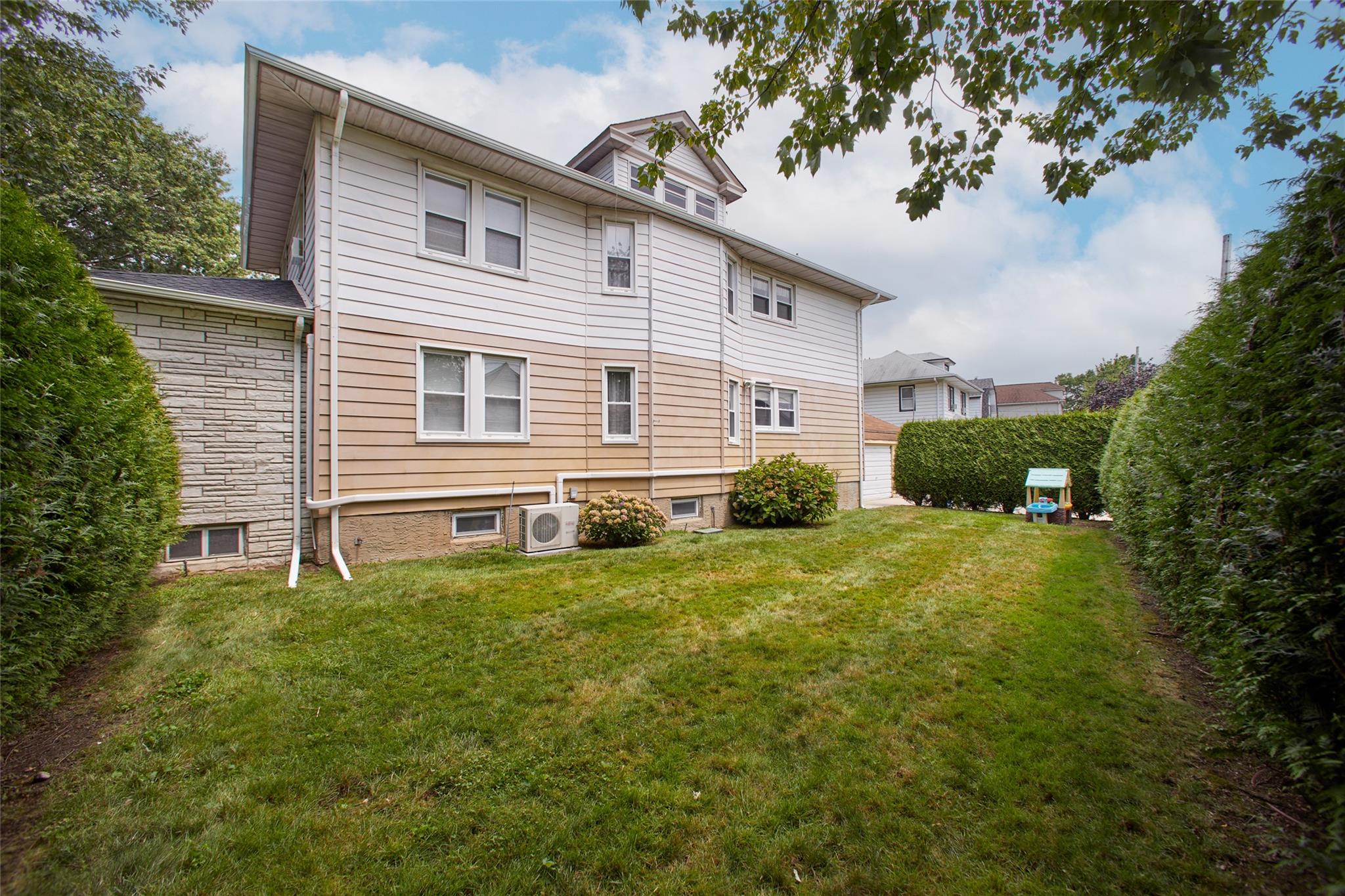 59 Depan Avenue, Floral Park, NY 11001