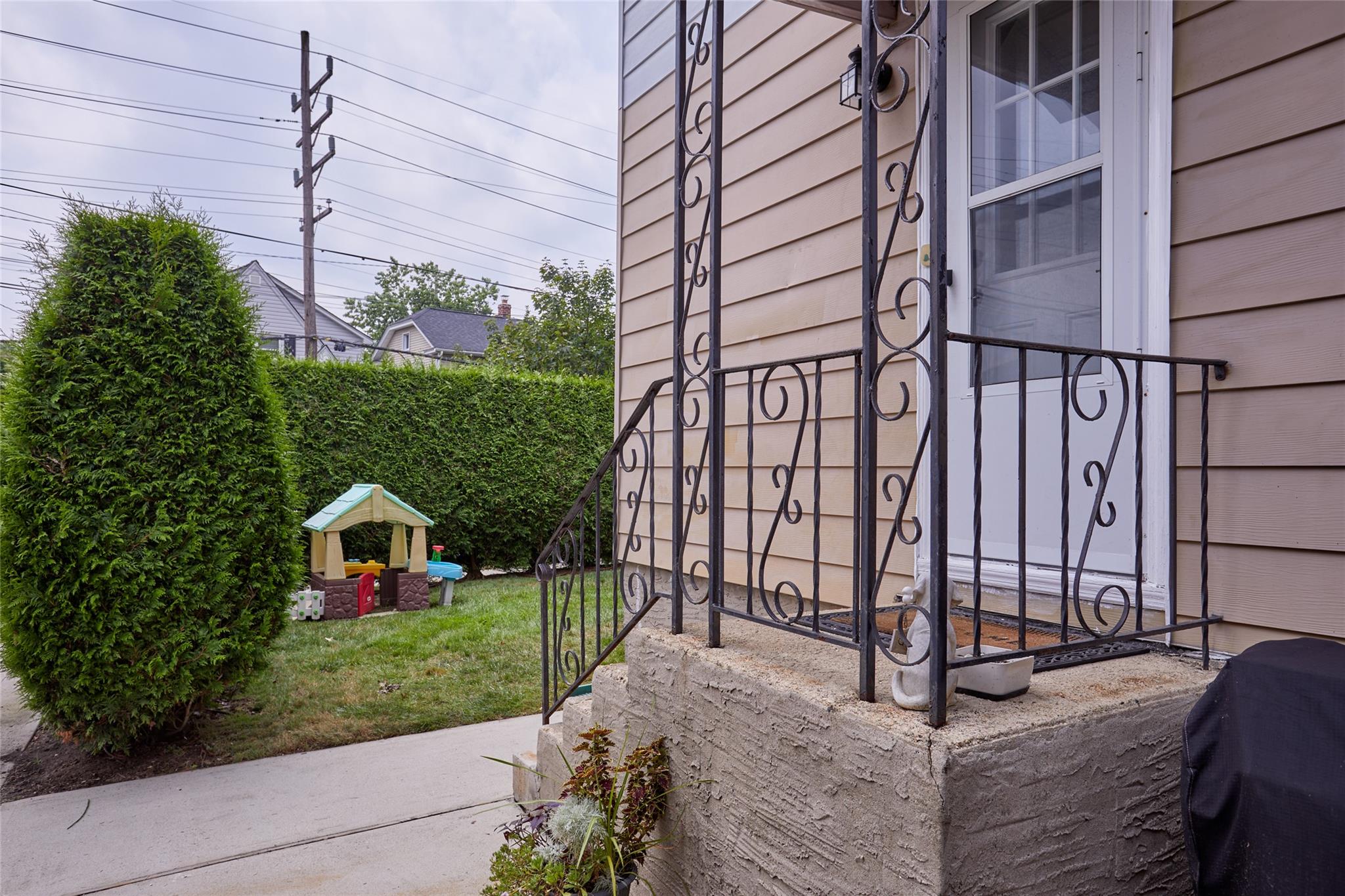 59 Depan Avenue, Floral Park, NY 11001