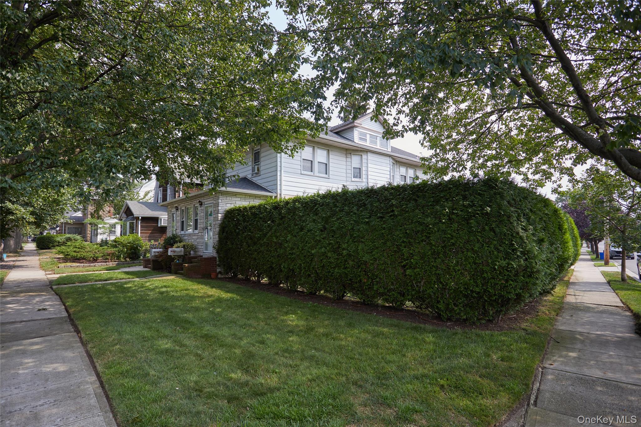 59 Depan Avenue, Floral Park, NY 11001