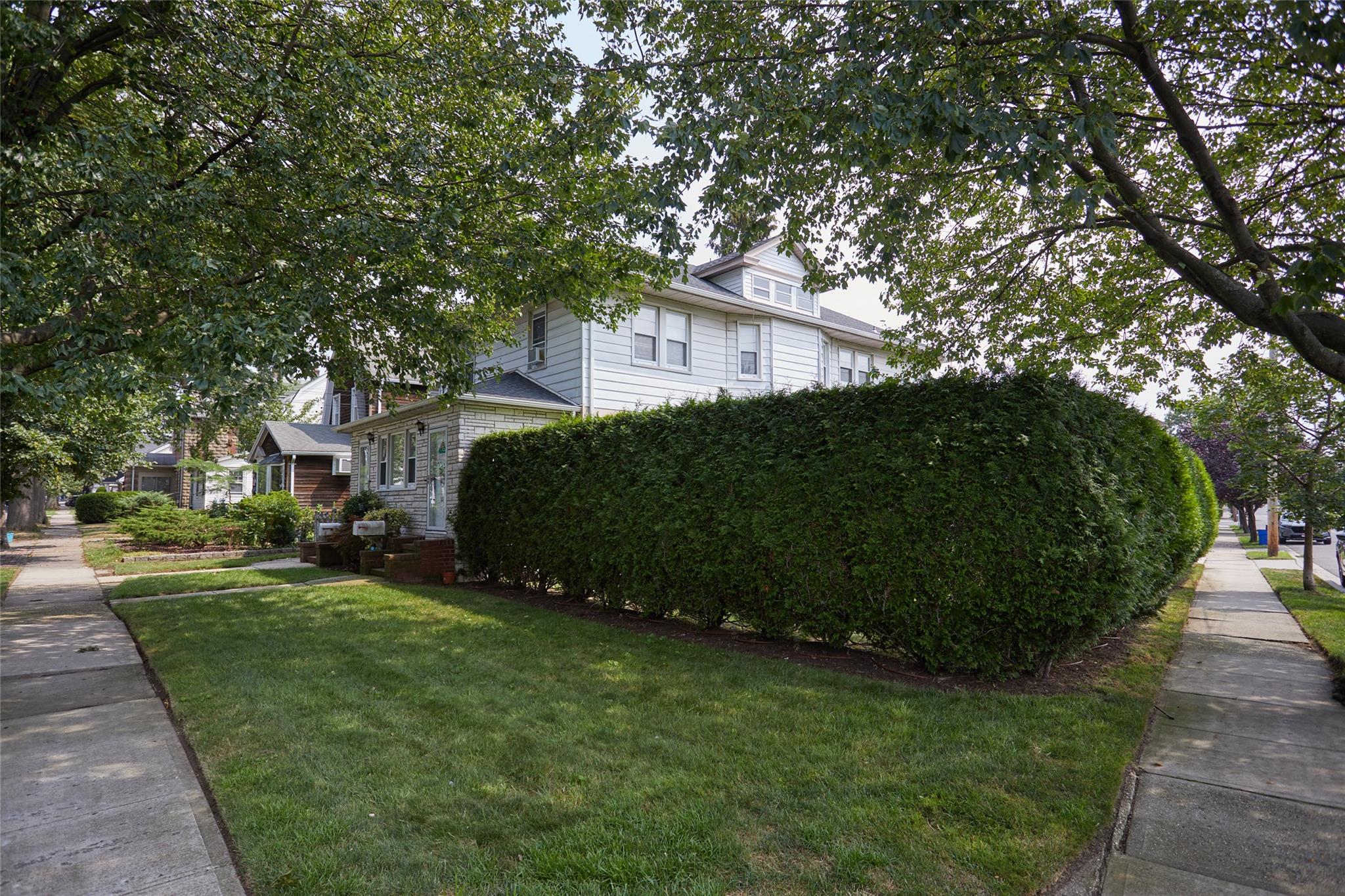 59 Depan Avenue, Floral Park, NY 11001