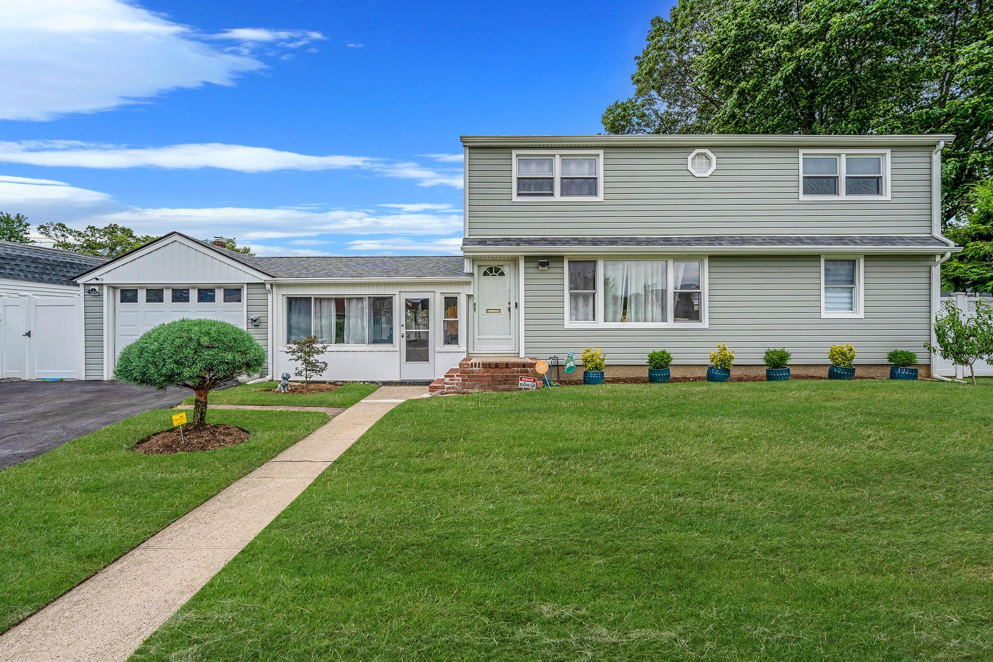 1031 Jerome Road, Franklin Square, NY 11010