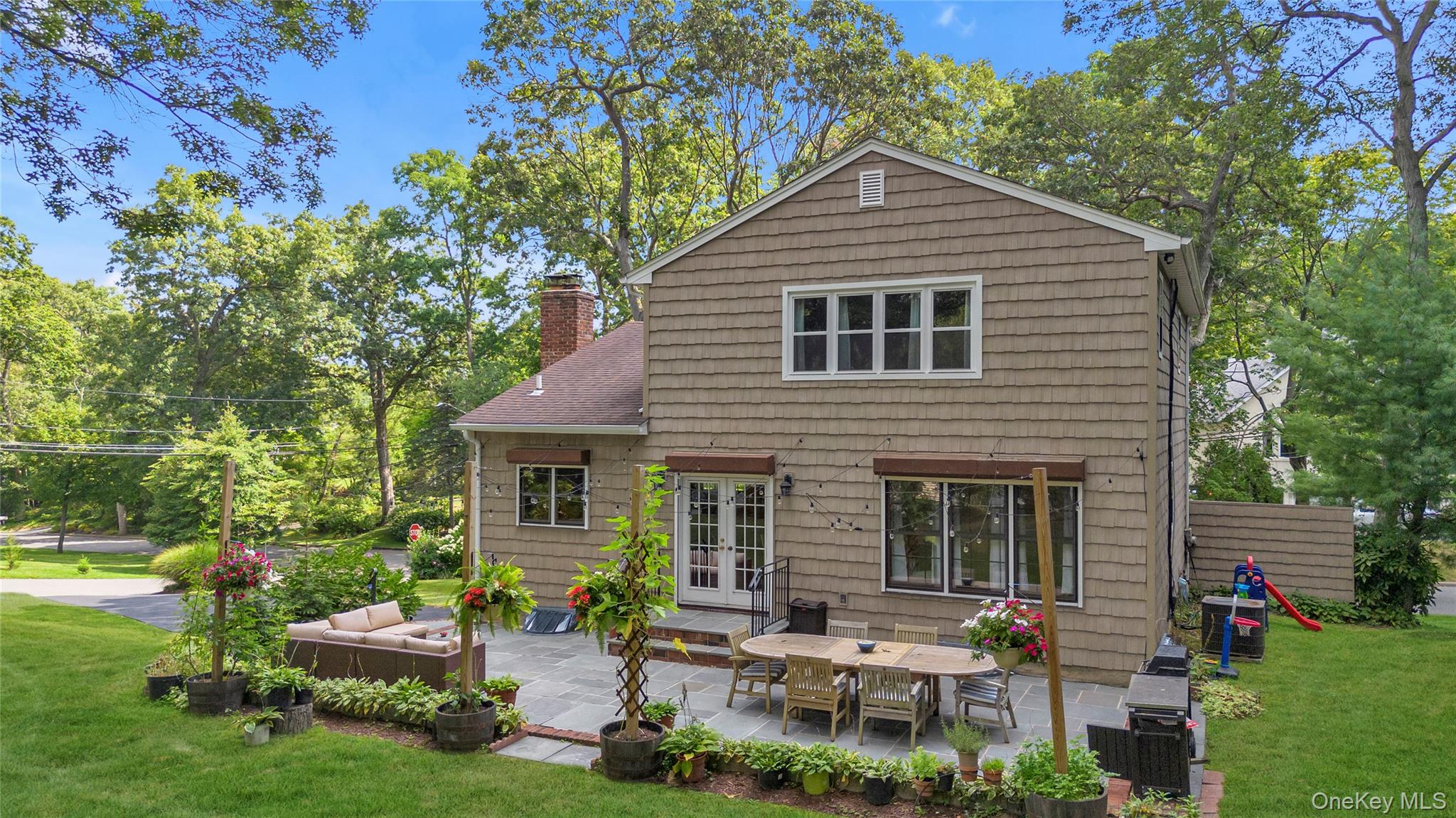 10 Woodfield Avenue, Northport, NY 11768