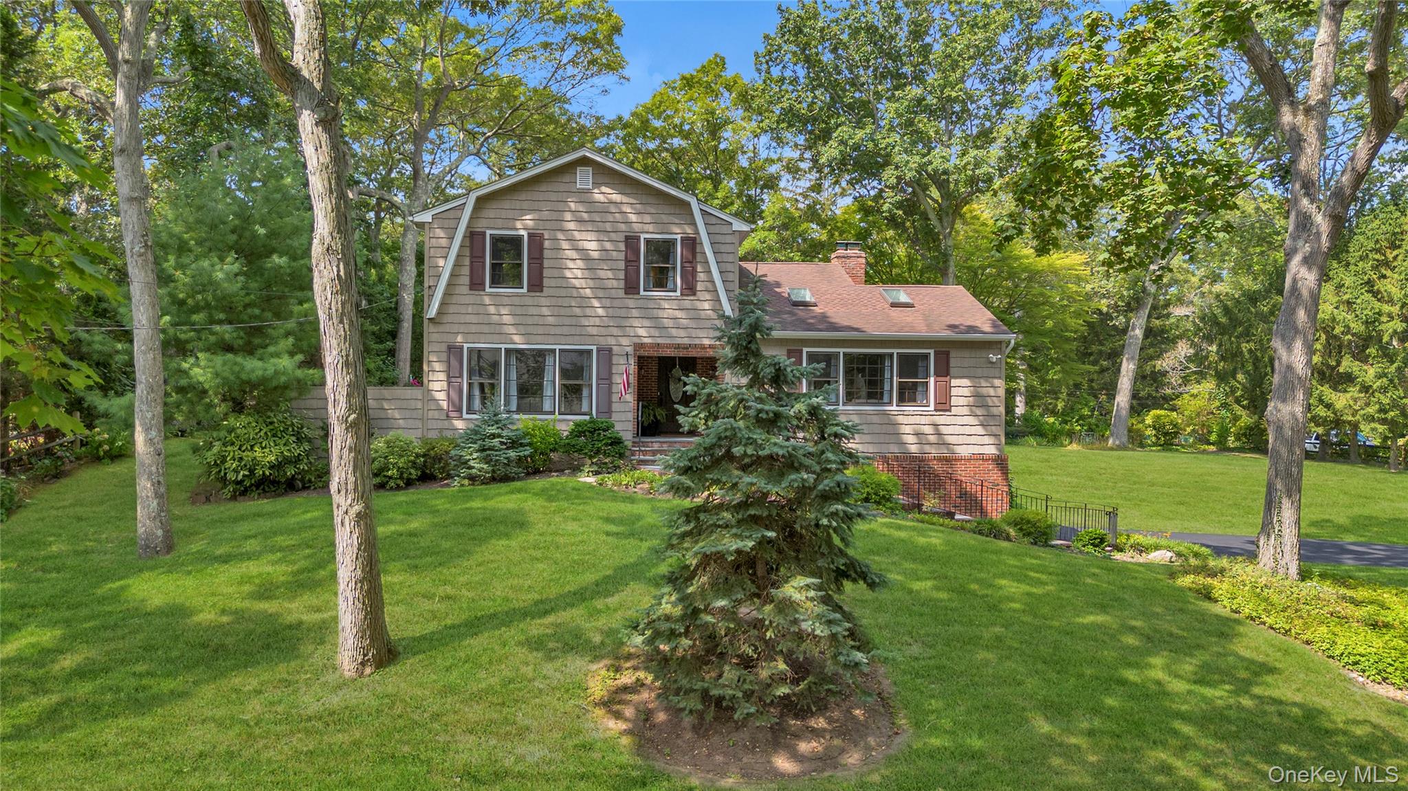 10 Woodfield Avenue, Northport, NY 11768