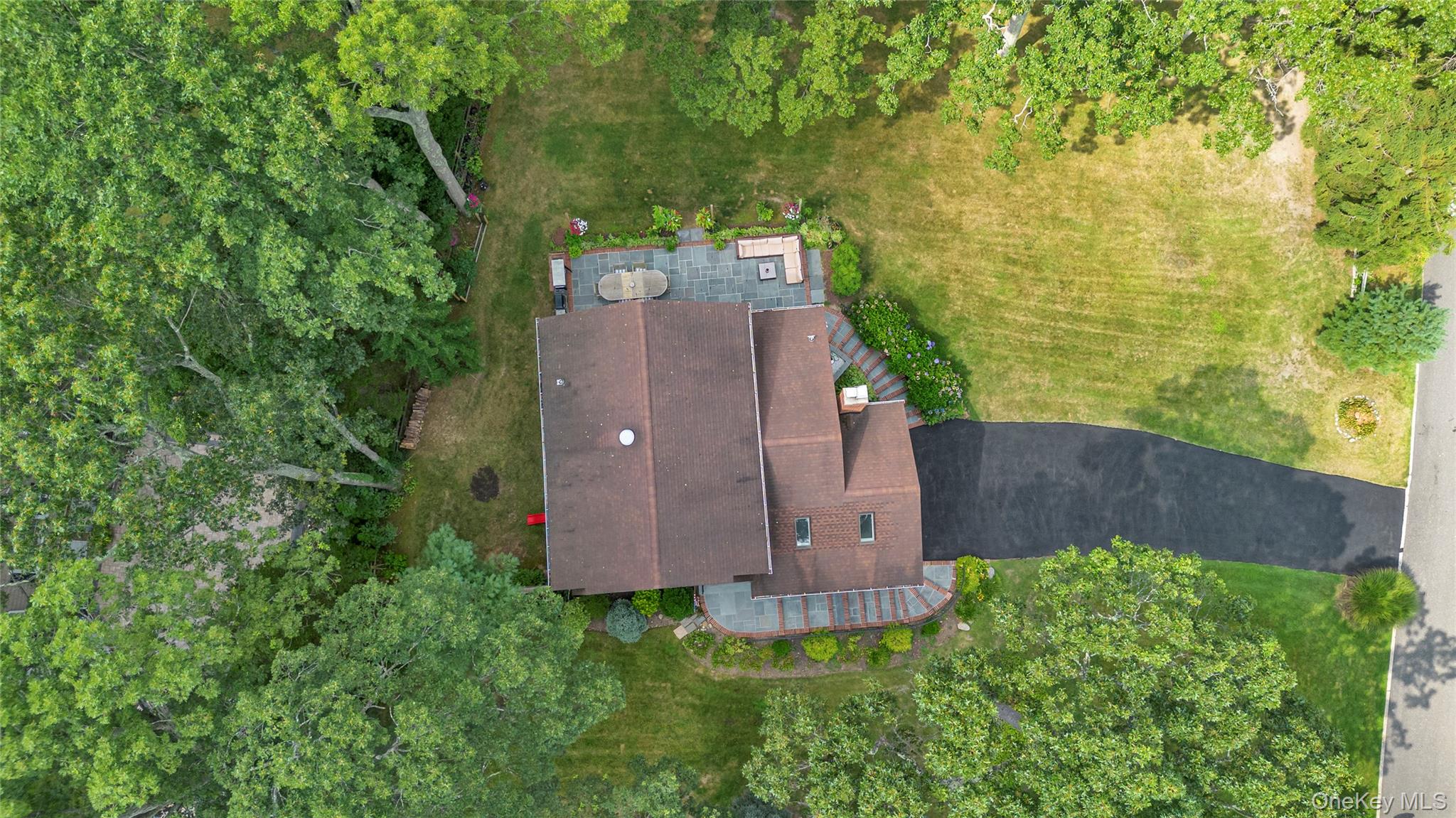 10 Woodfield Avenue, Northport, NY 11768