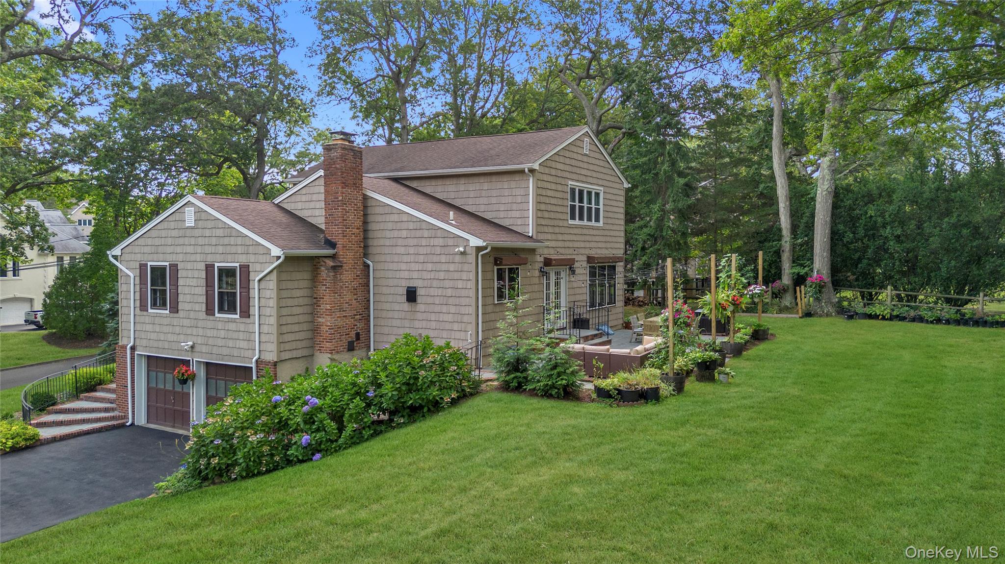 10 Woodfield Avenue, Northport, NY 11768