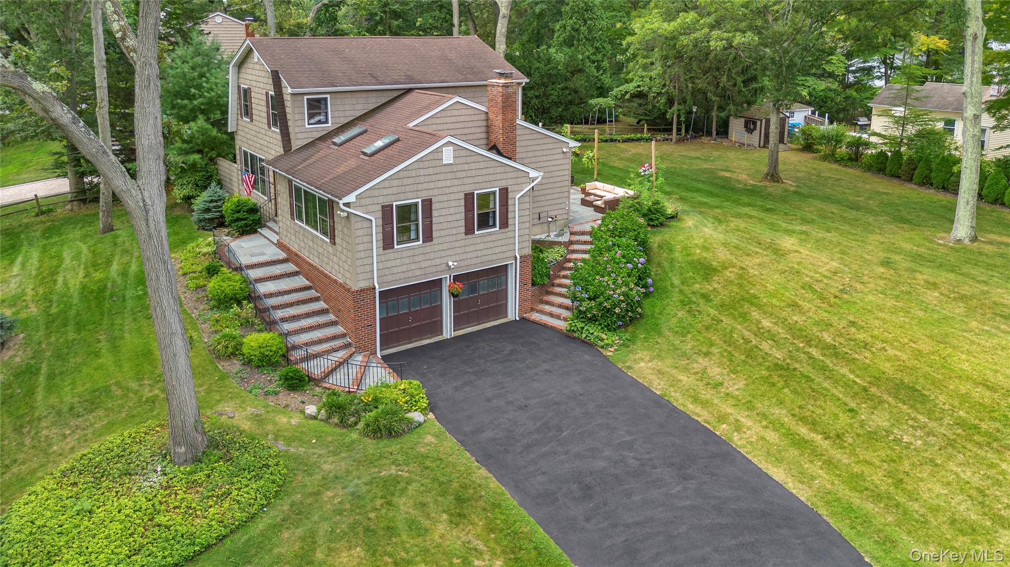 10 Woodfield Avenue, Northport, NY 11768