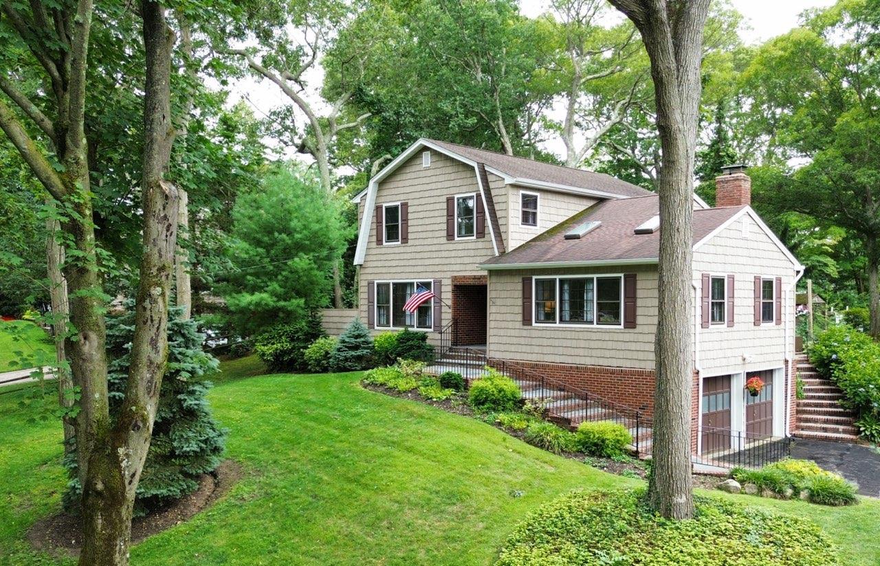 10 Woodfield Avenue, Northport, NY 11768