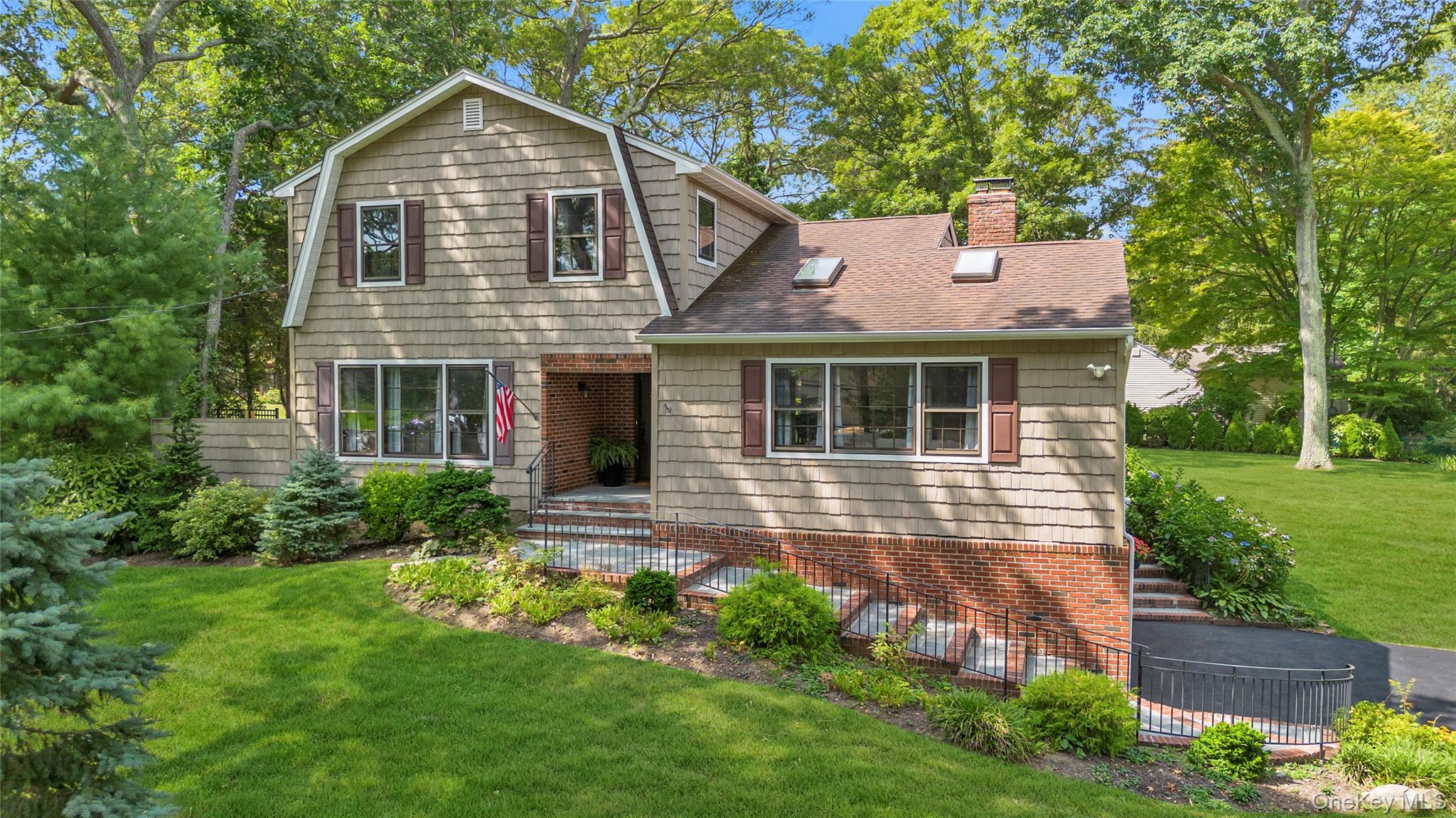 10 Woodfield Avenue, Northport, NY 11768