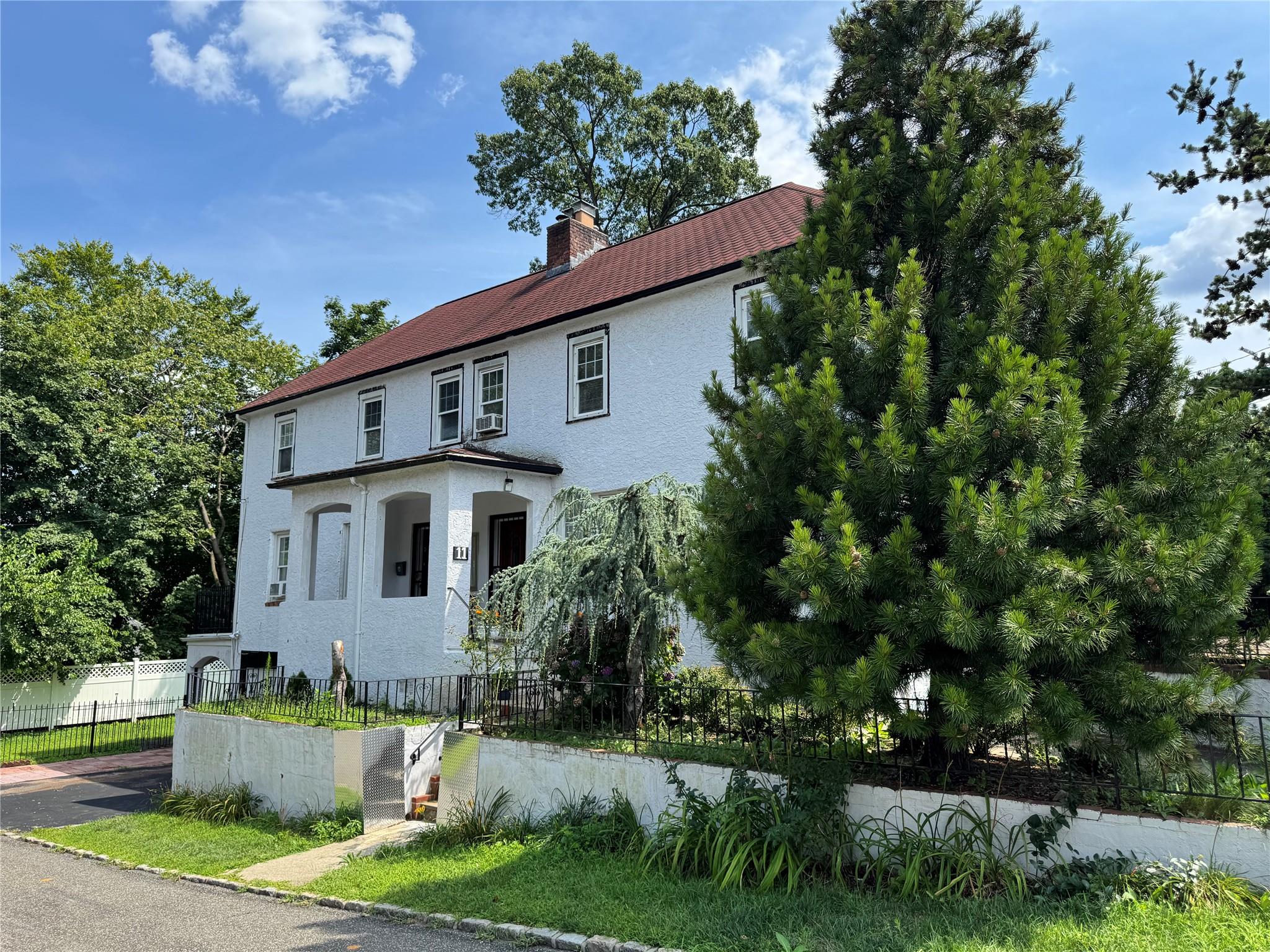 11 Floyd Place # A, Great Neck, NY 11024