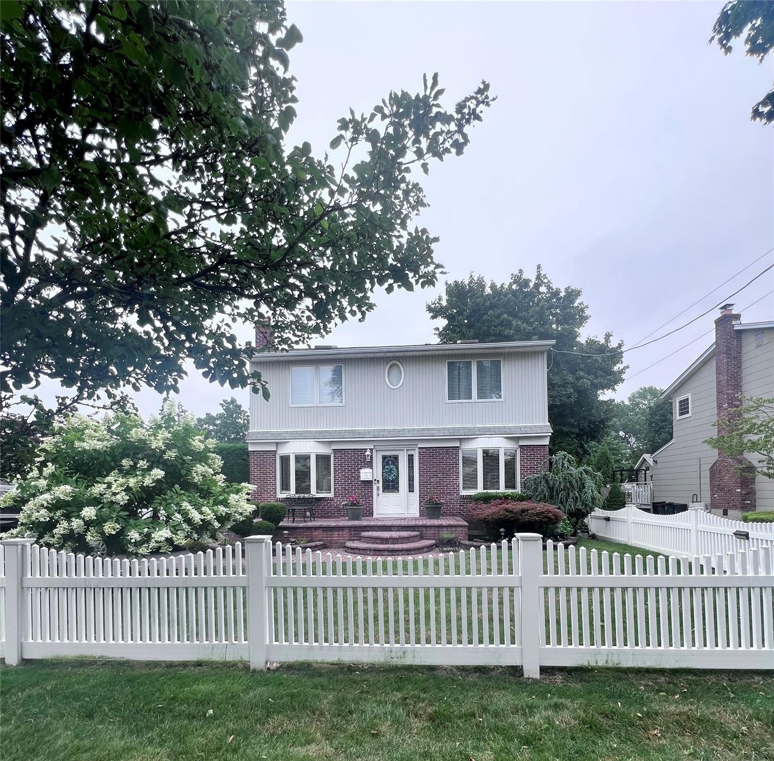 725 Clemons Street, North Bellmore, NY 11710