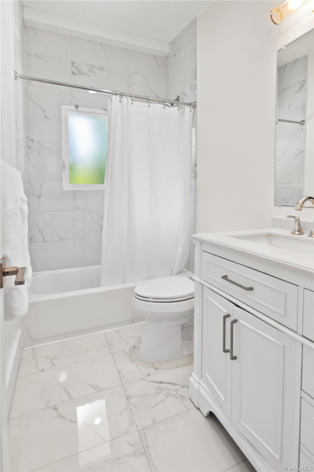 25 Peters Lane # A, Westhampton Beach, NY 11978