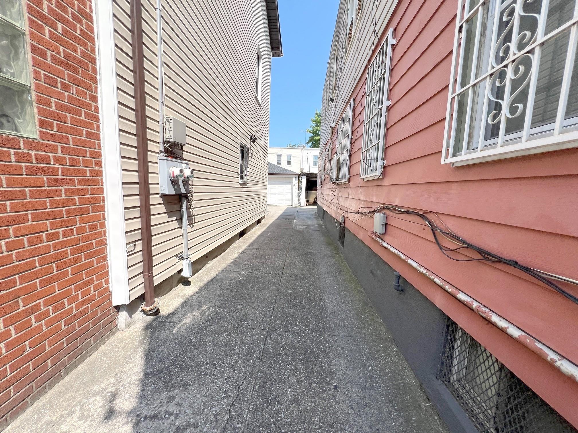 81 Autumn Avenue, Brooklyn, NY 11208