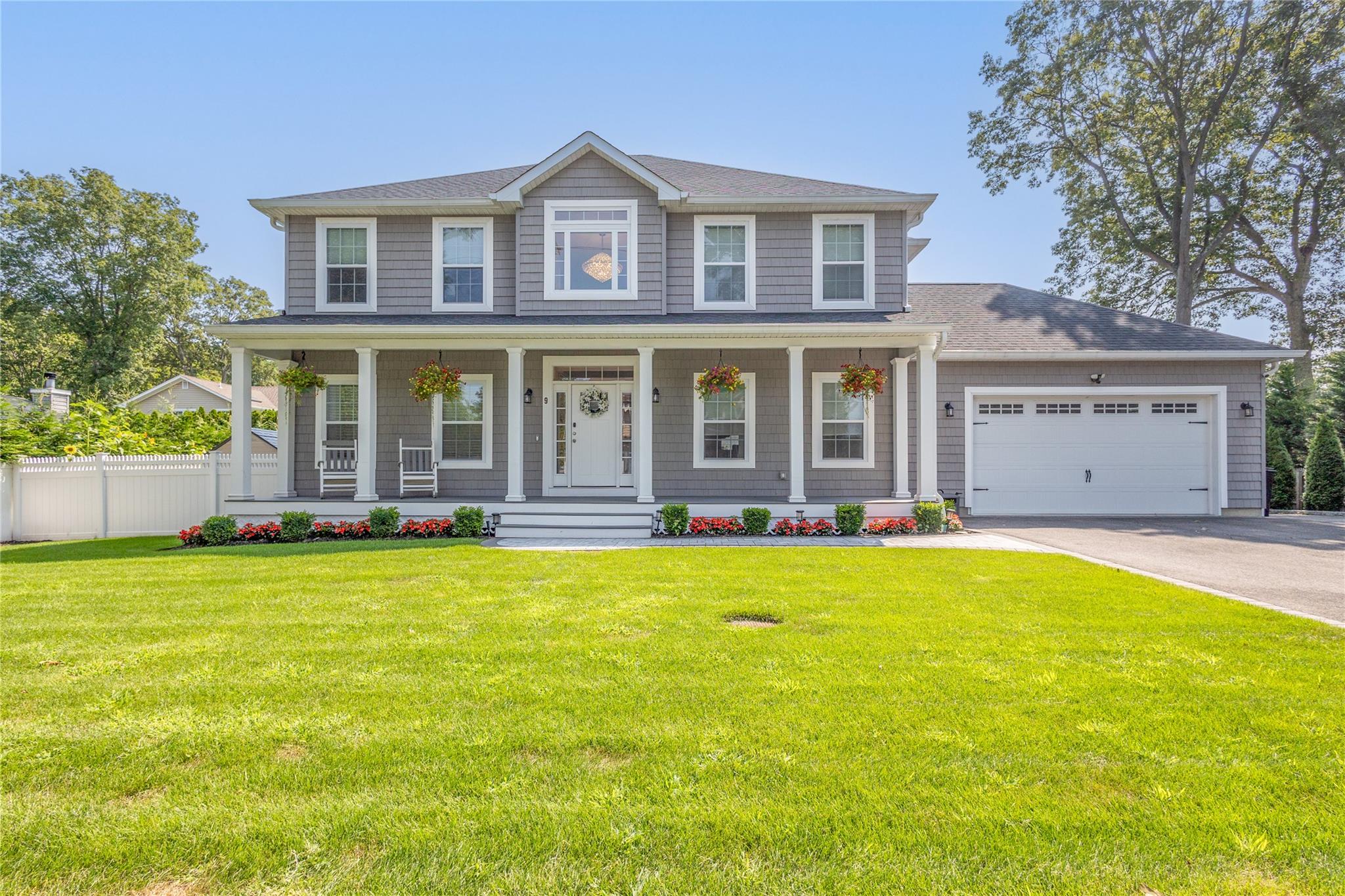 9 Arlington Avenue, Saint James, NY 11780