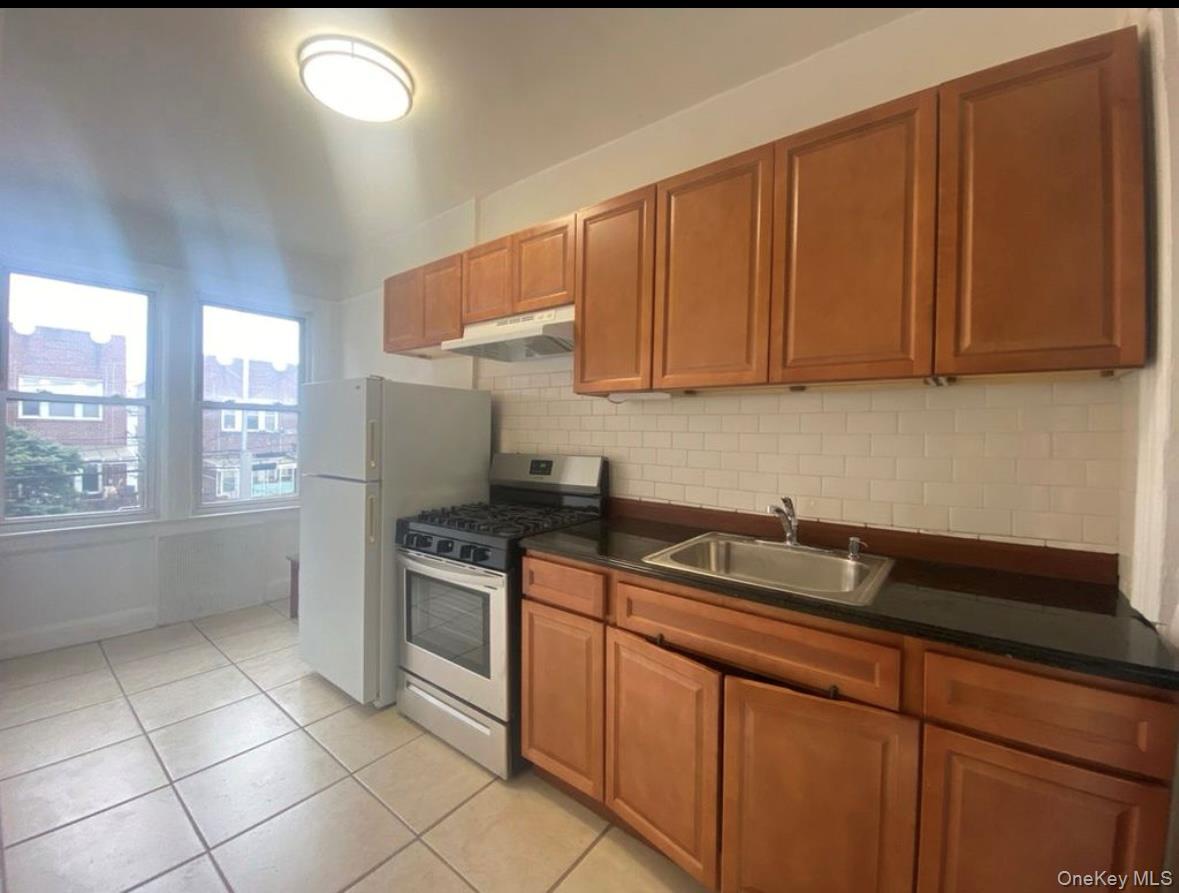 5024 39th Place, Sunnyside, NY 11104