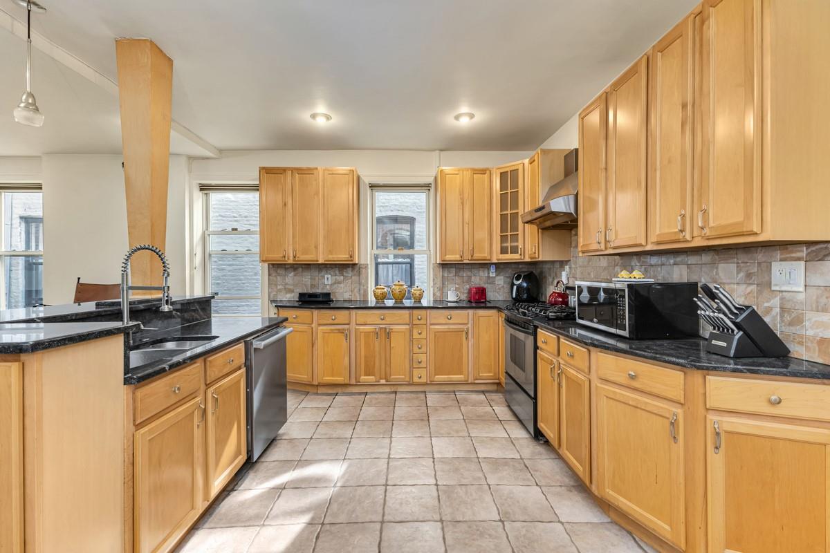 825 E 230th Street, Bronx, NY 10466