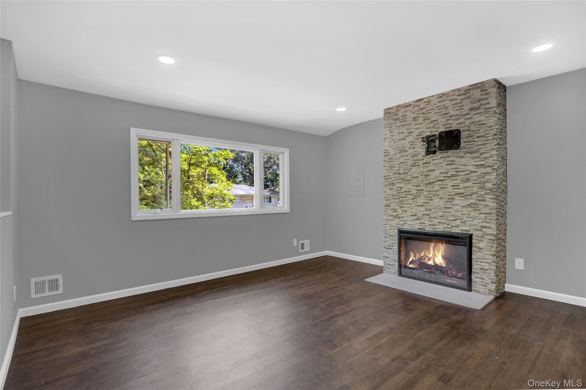 7 Walwin Place, Huntington, NY 11743