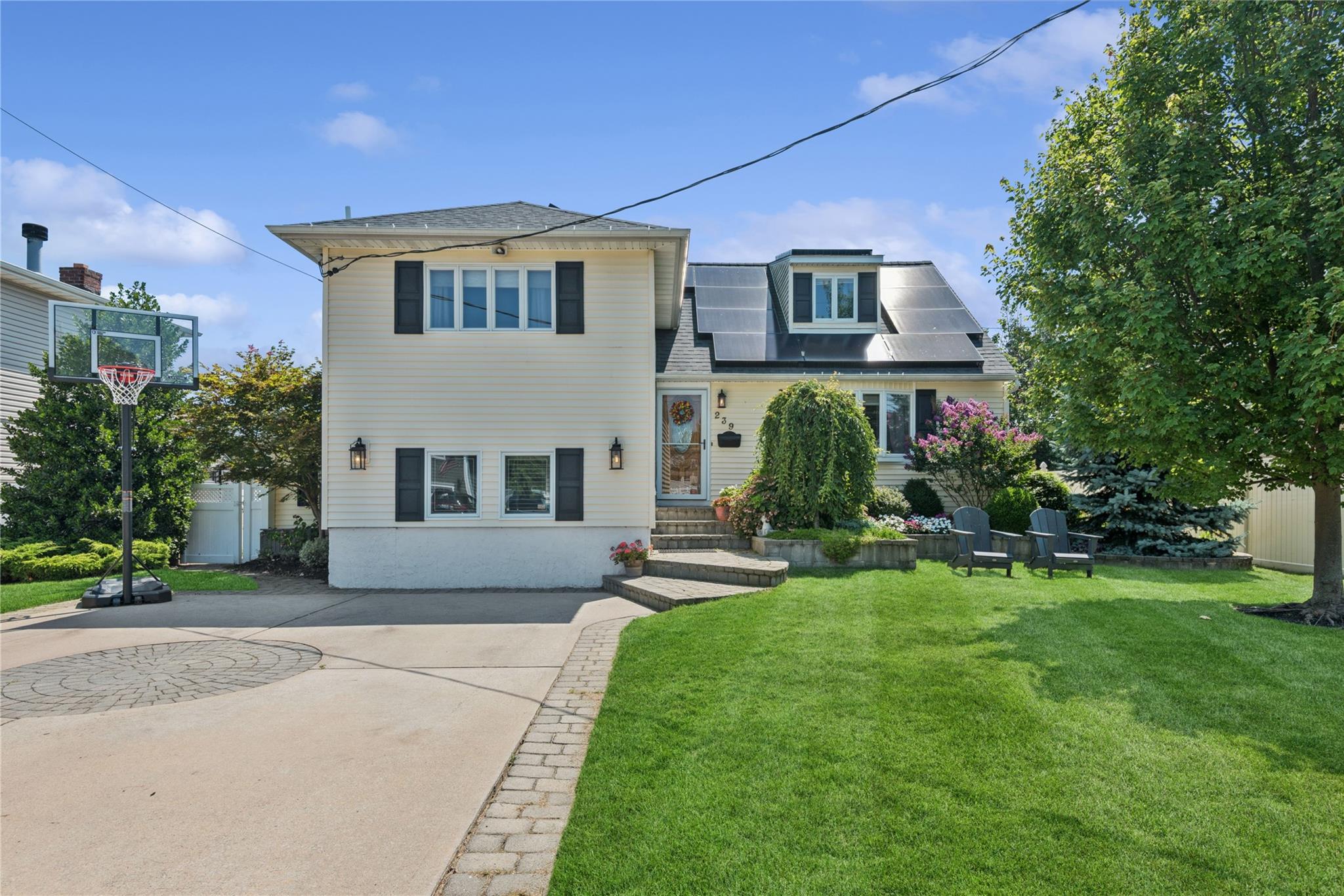 239 W End Avenue, Massapequa, NY 11758