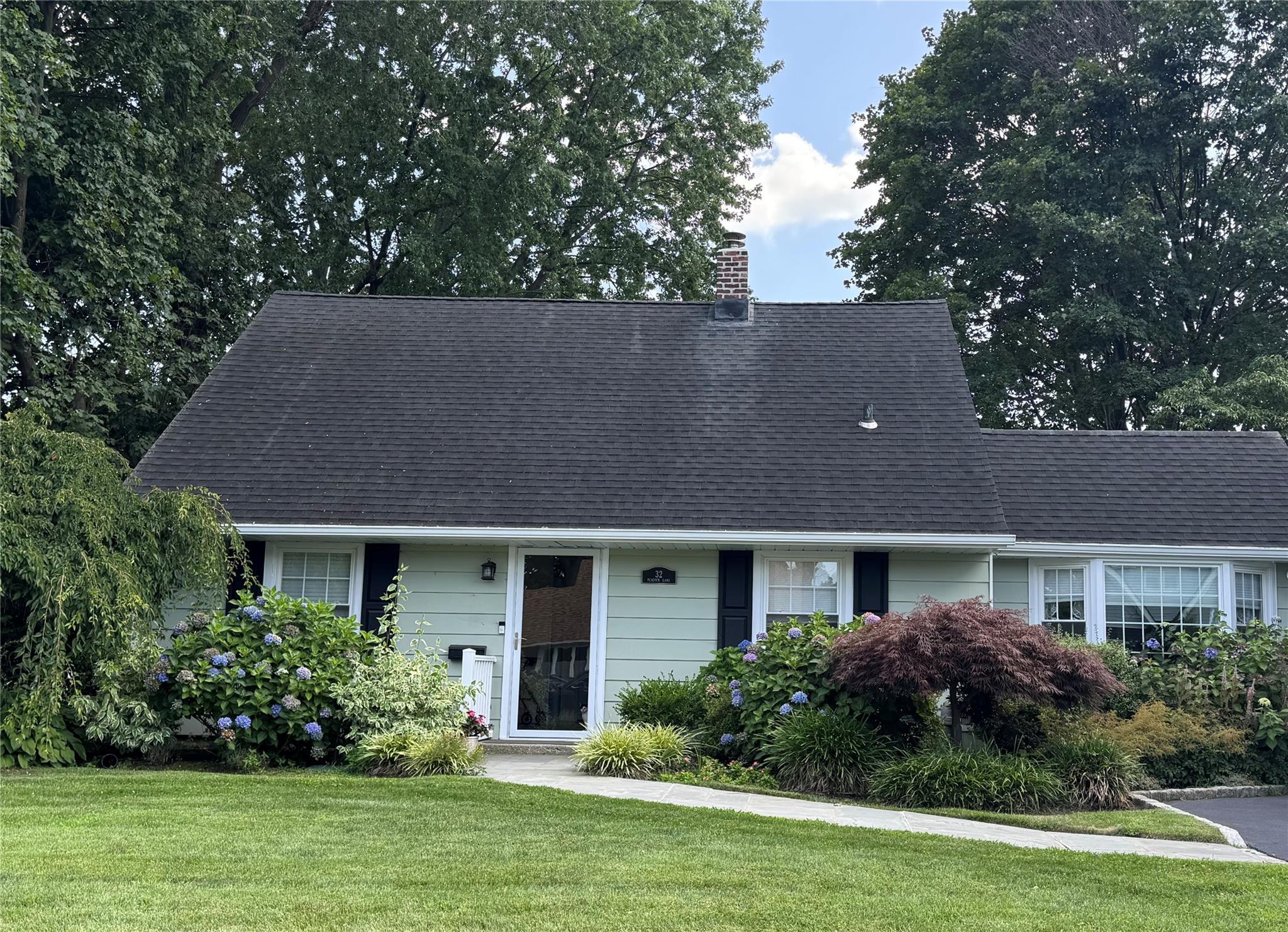 32 Peacock Lane, Levittown, NY 11756