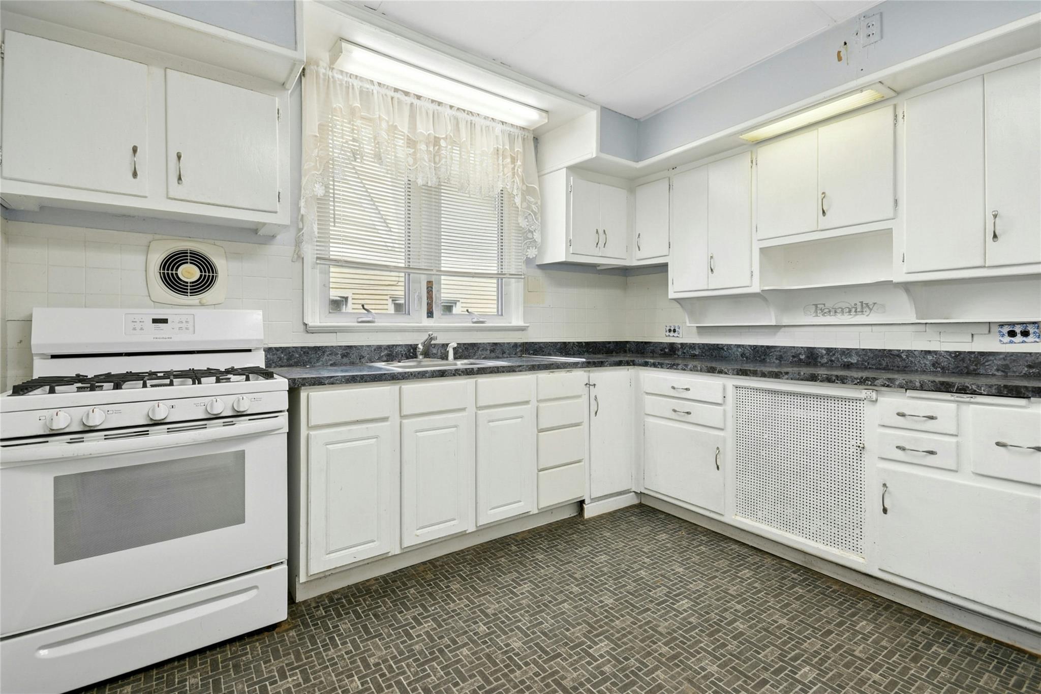 55 Vernon Avenue, Rockville Centre, NY 11570