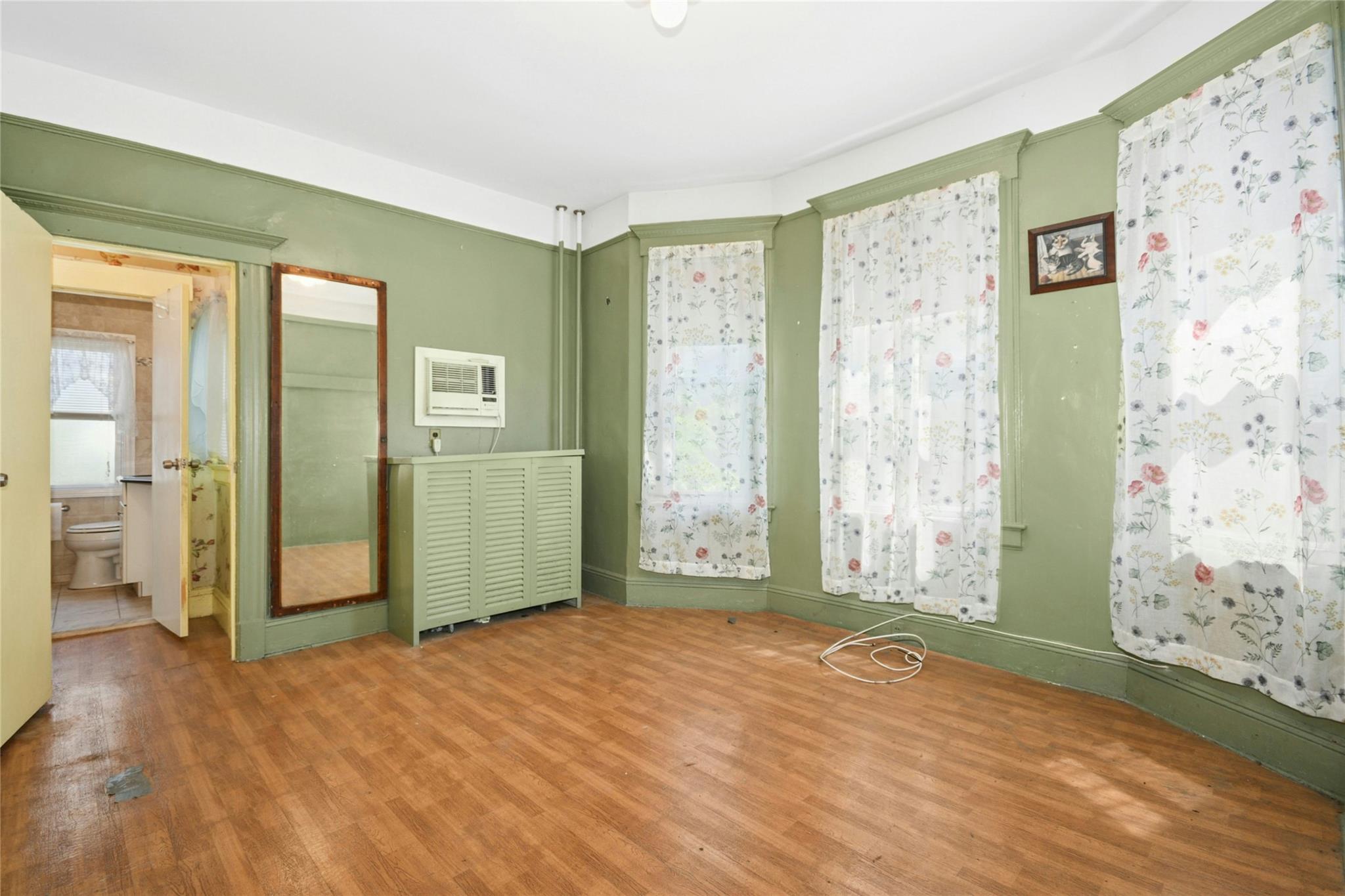 55 Vernon Avenue, Rockville Centre, NY 11570