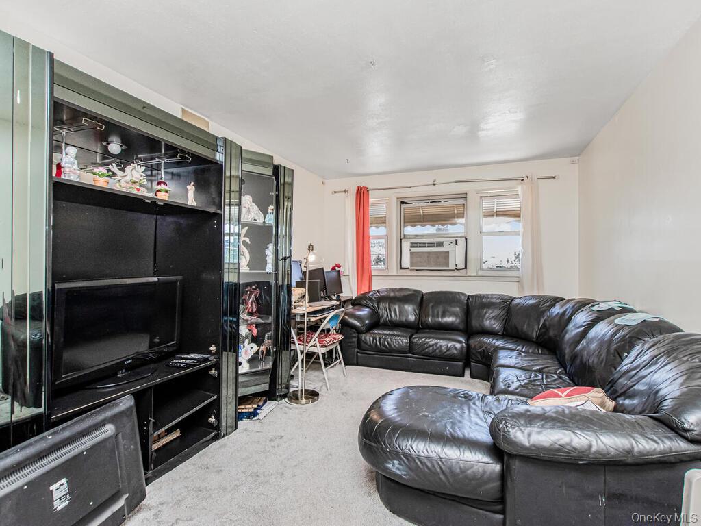 3863 Laconia Avenue, Bronx, NY 10469