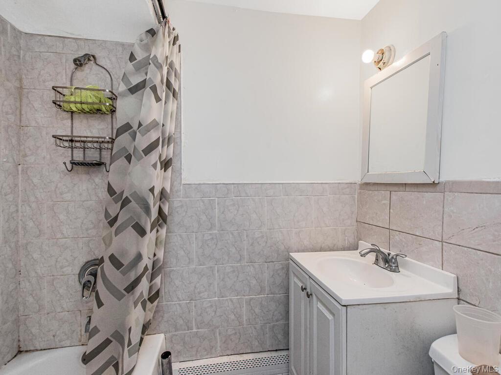 3863 Laconia Avenue, Bronx, NY 10469