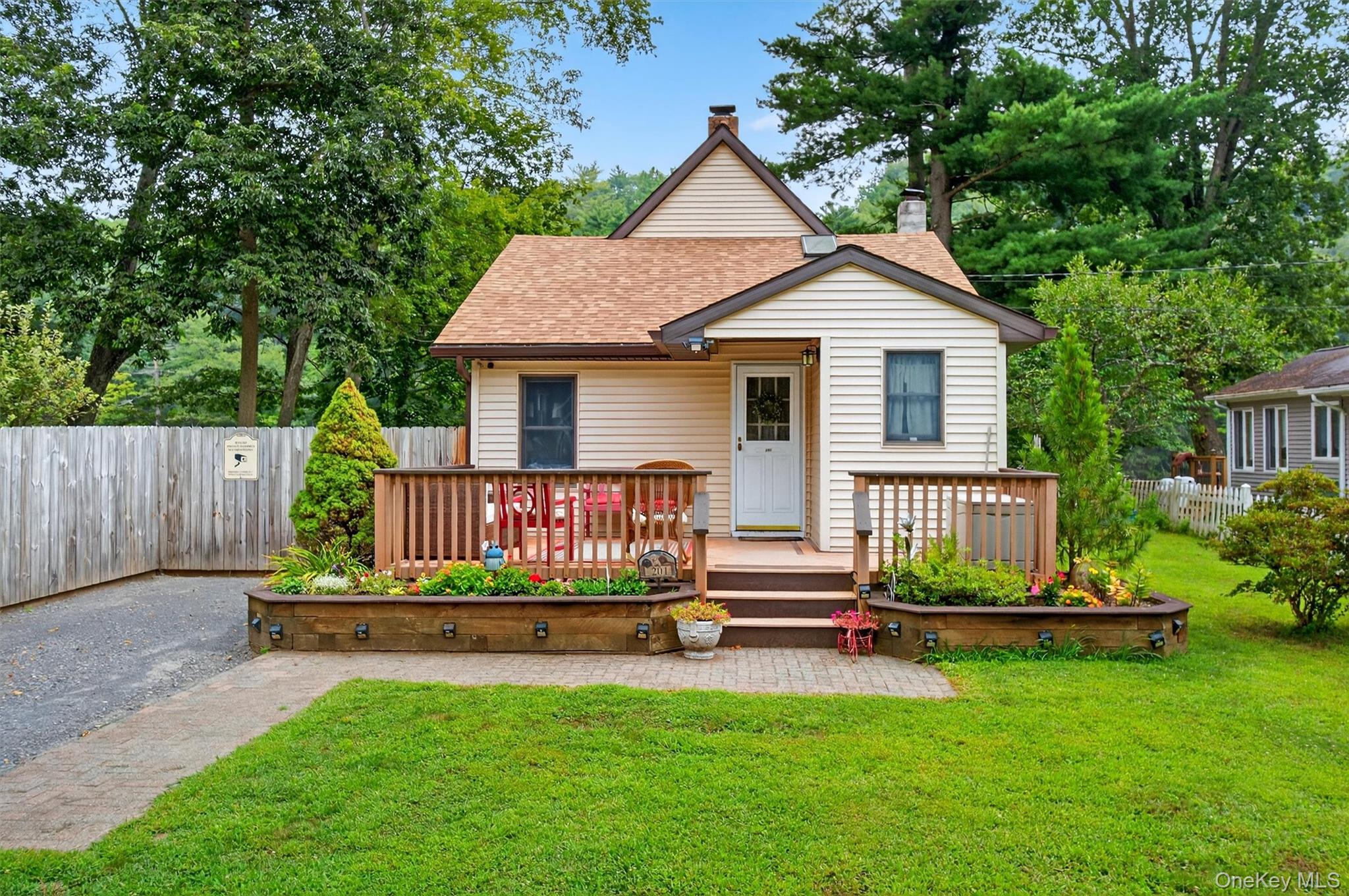 201 Esopus Creek Road, Saugerties, NY 12477