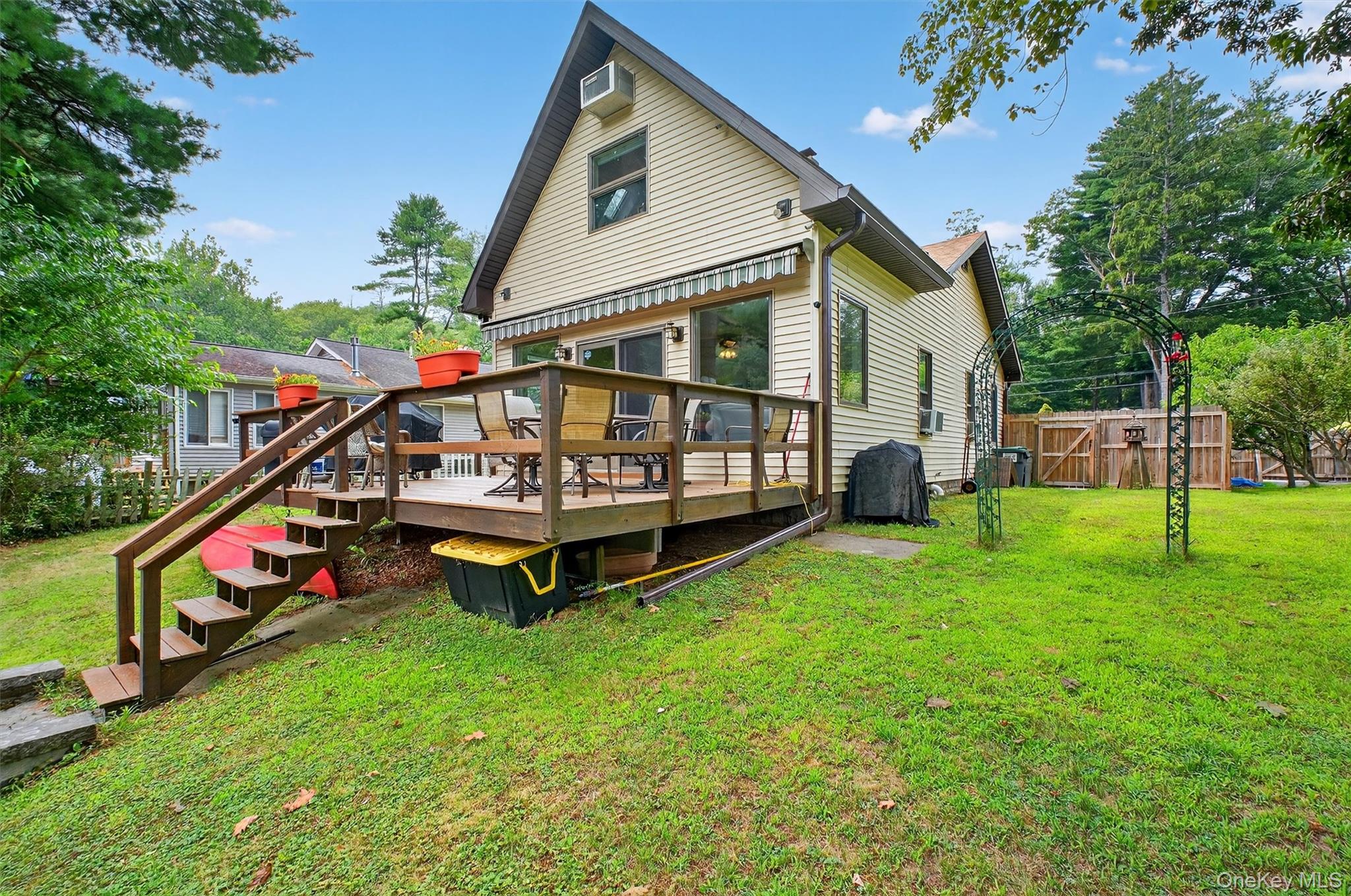 201 Esopus Creek Road, Saugerties, NY 12477