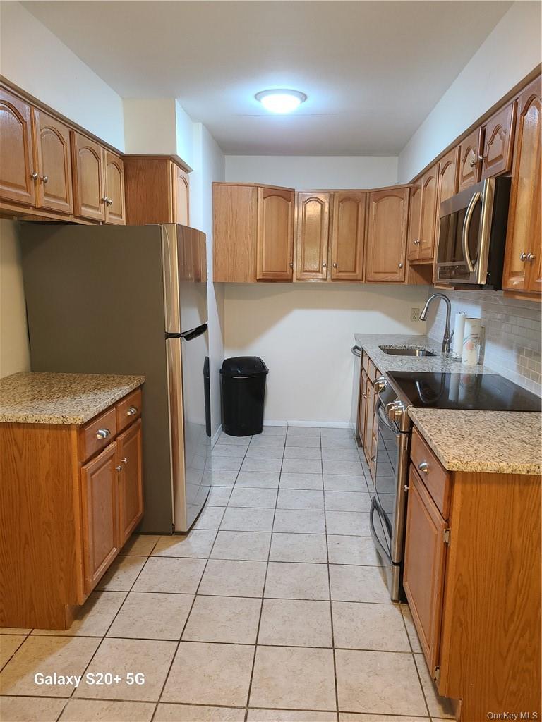 10 Oakwood Terrace # 18, New Windsor, NY 12553