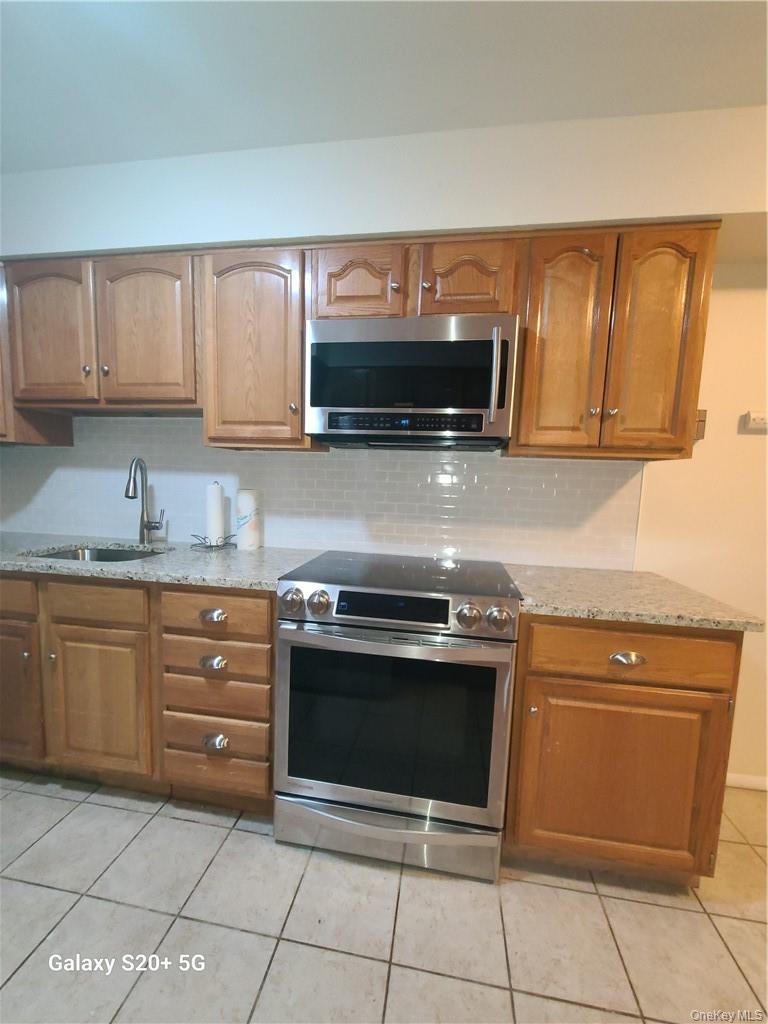 10 Oakwood Terrace # 18, New Windsor, NY 12553